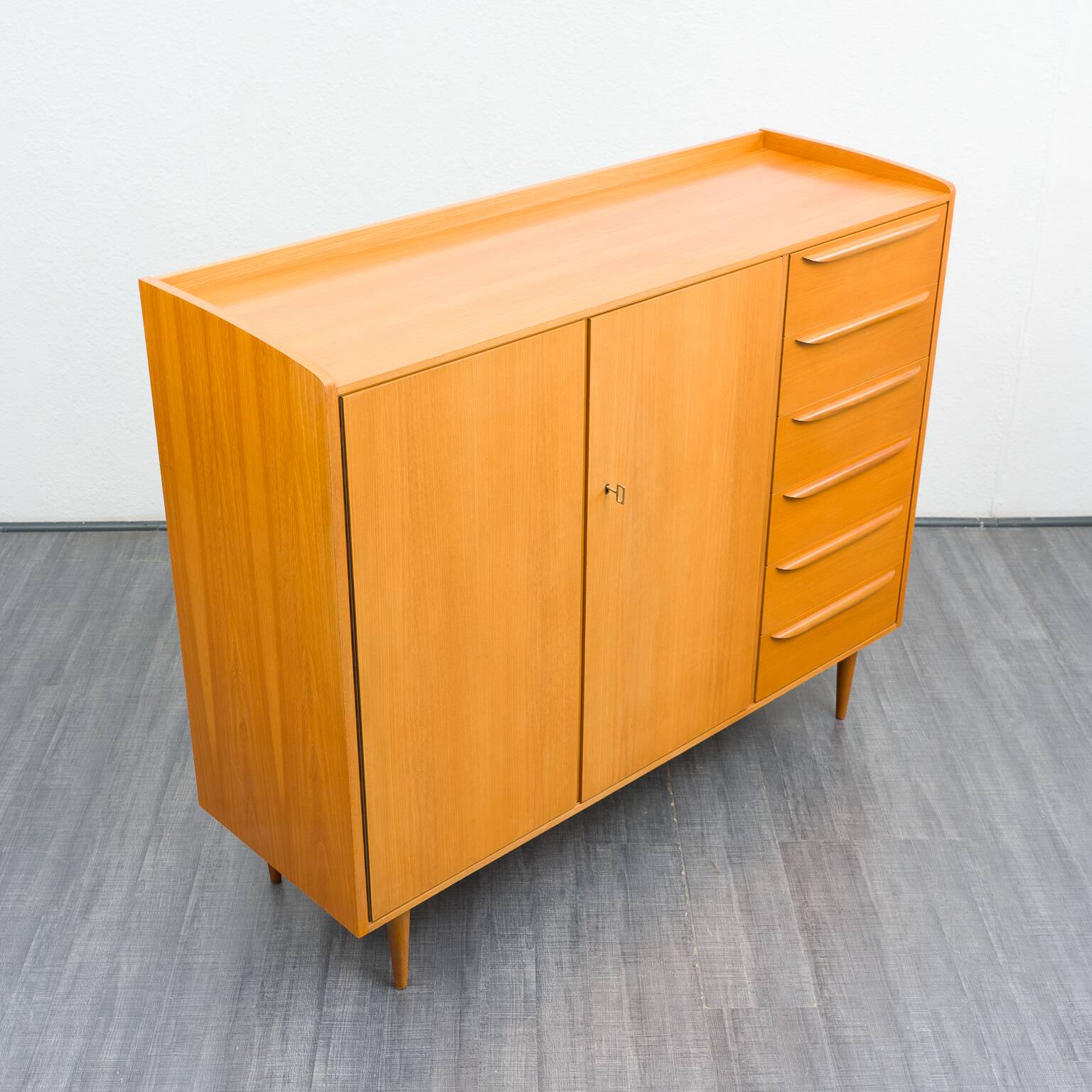 Enfilade haute, armoire à linge, années 60, frêne