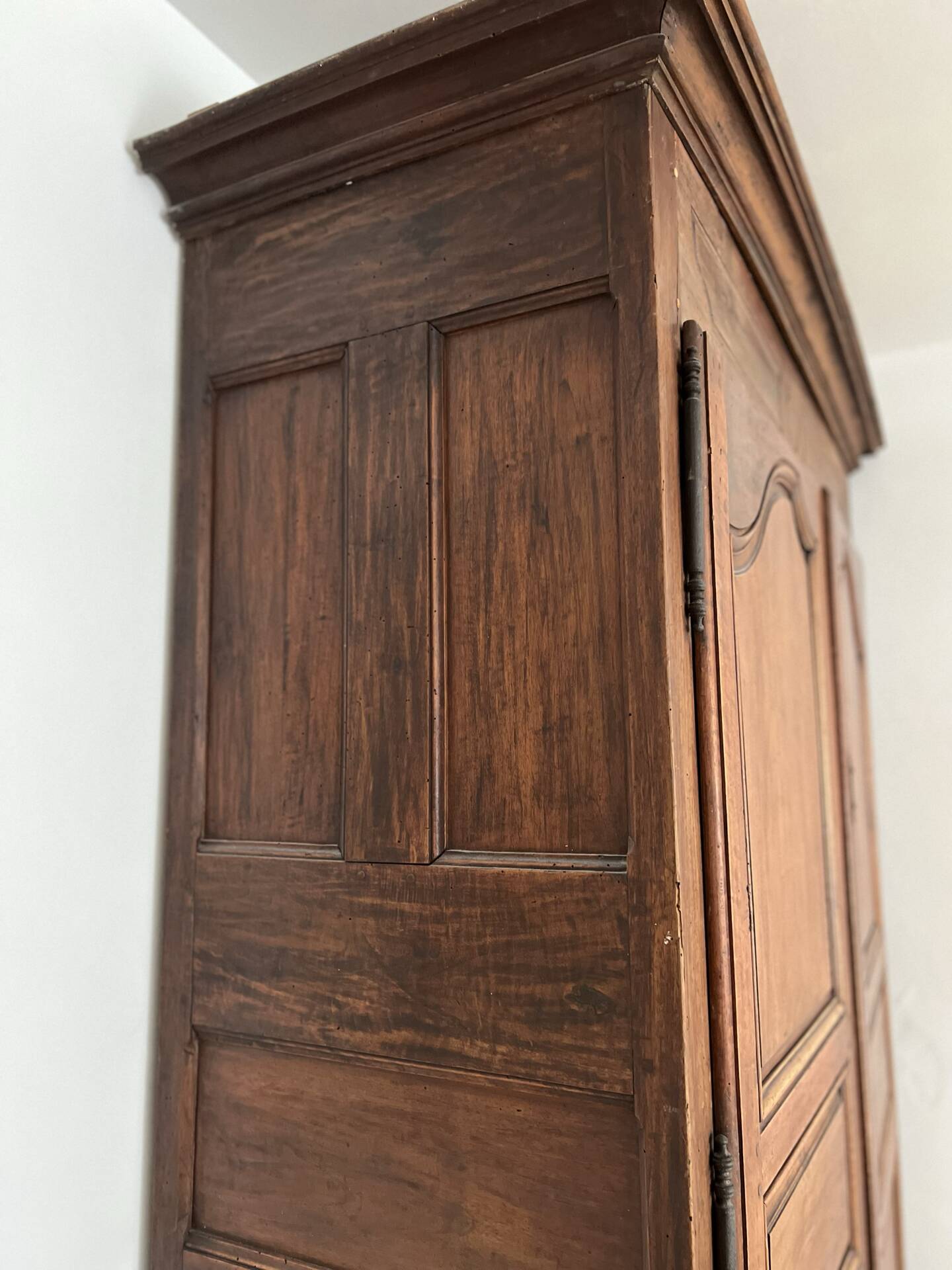 Antique Louis XIV wardrobe in solid cherry – Late 18th century – At