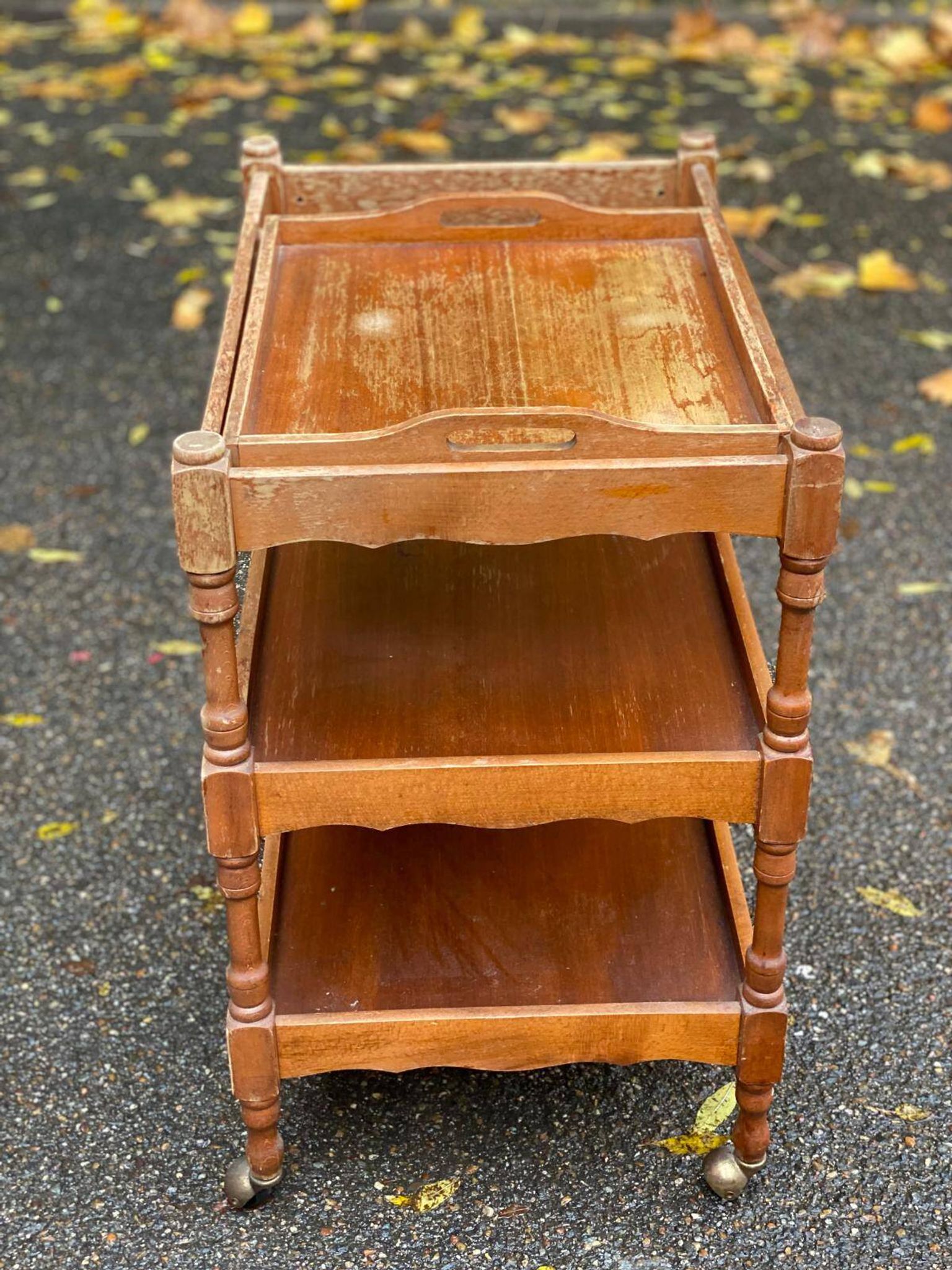 Serving cart/dessert bar trolley on wheels with removable tray