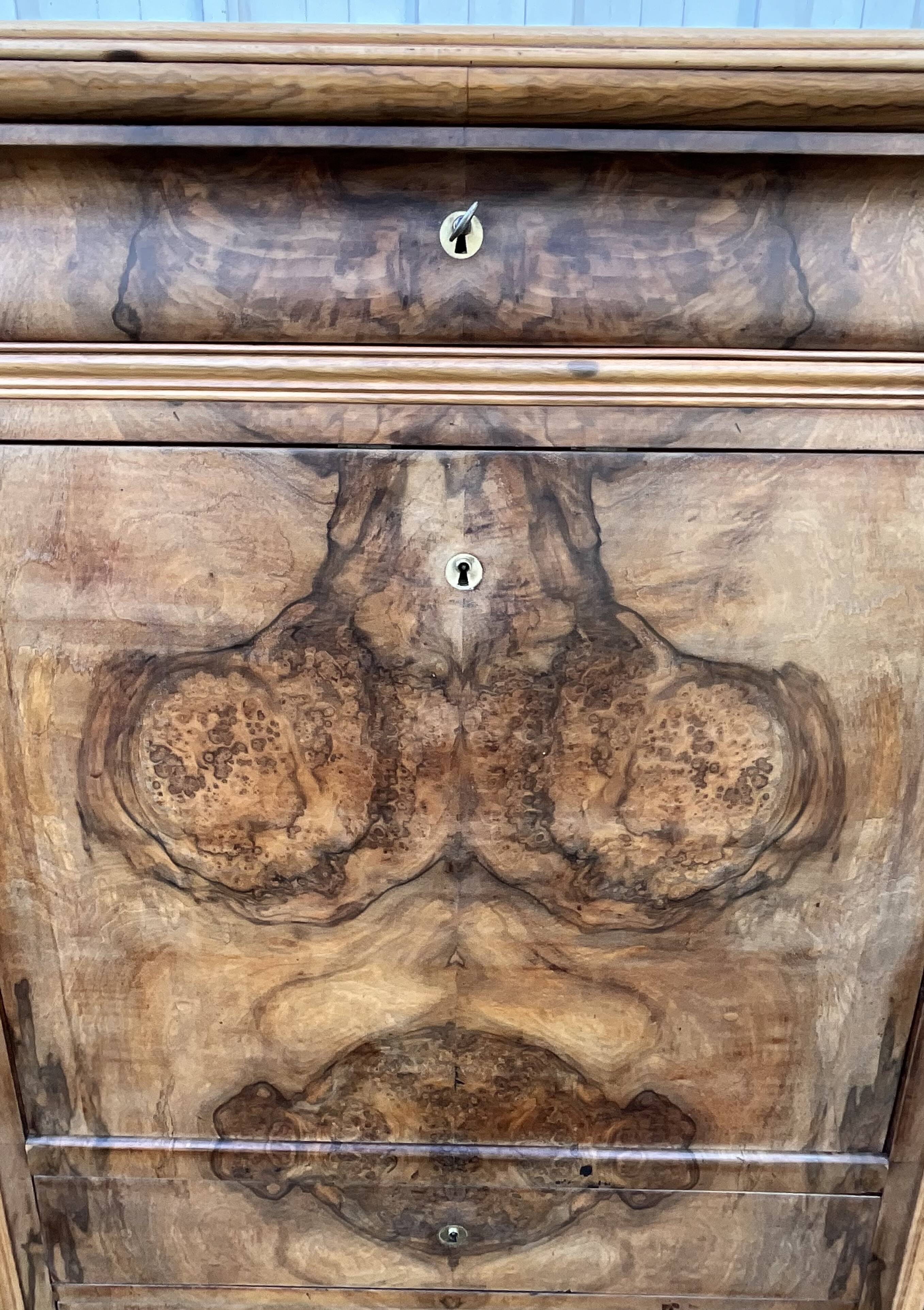 Louis-Philippe secretary, mid-19th century, in walnut burl.