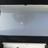 Applique blanche et noir en perplex vintage 1960