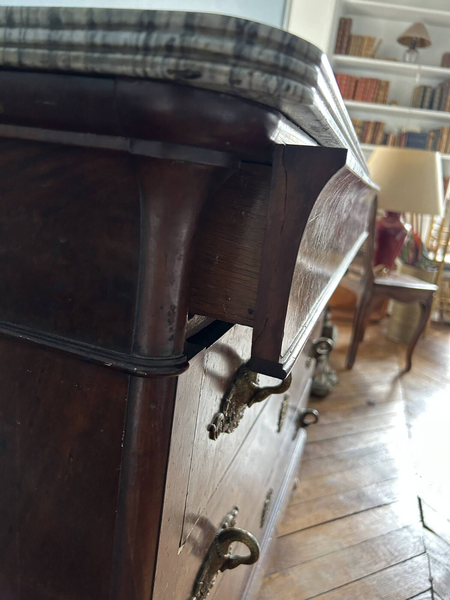 Louis-Philippe chest of drawers in mahogany, thick marble top – 19th century