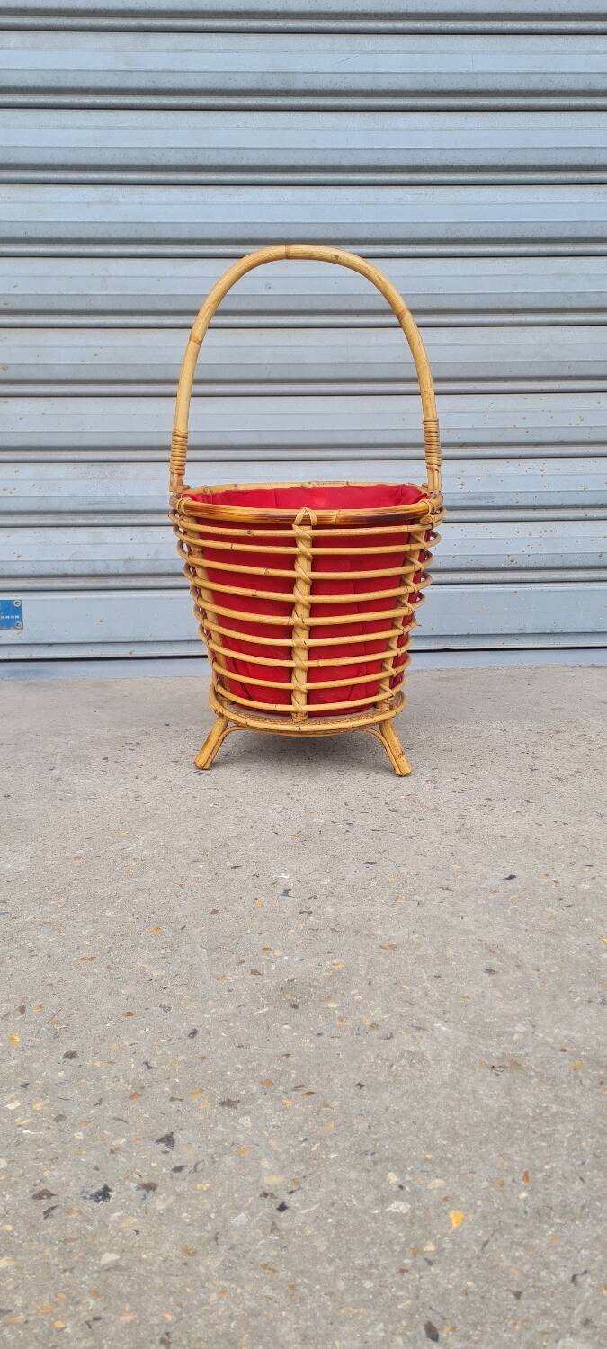 Vintage rattan worker