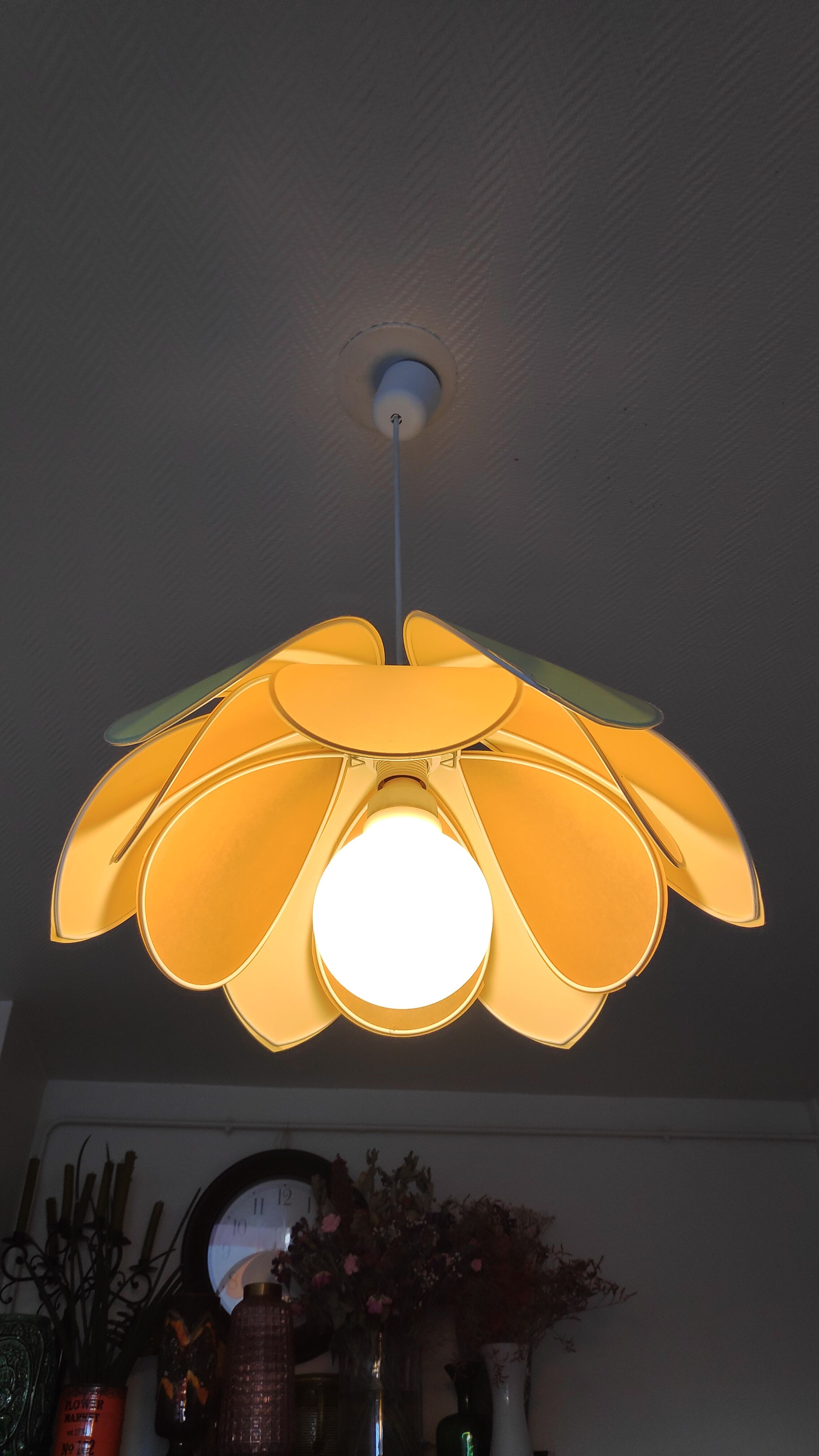 Vintage two-coloured and bi-corolla flower hanging