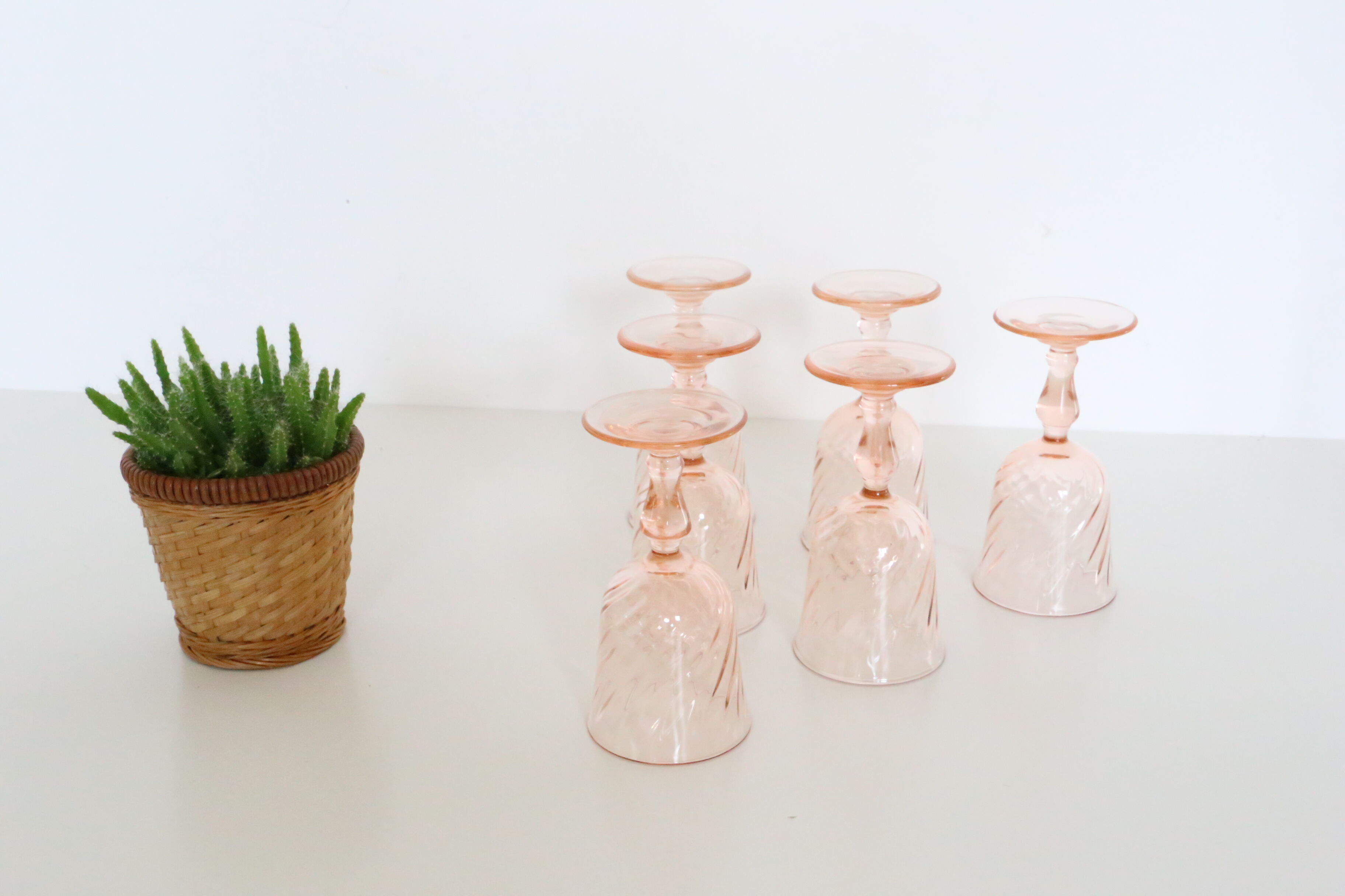 Pink glass wine glass, Rosaline, from Arcoroc