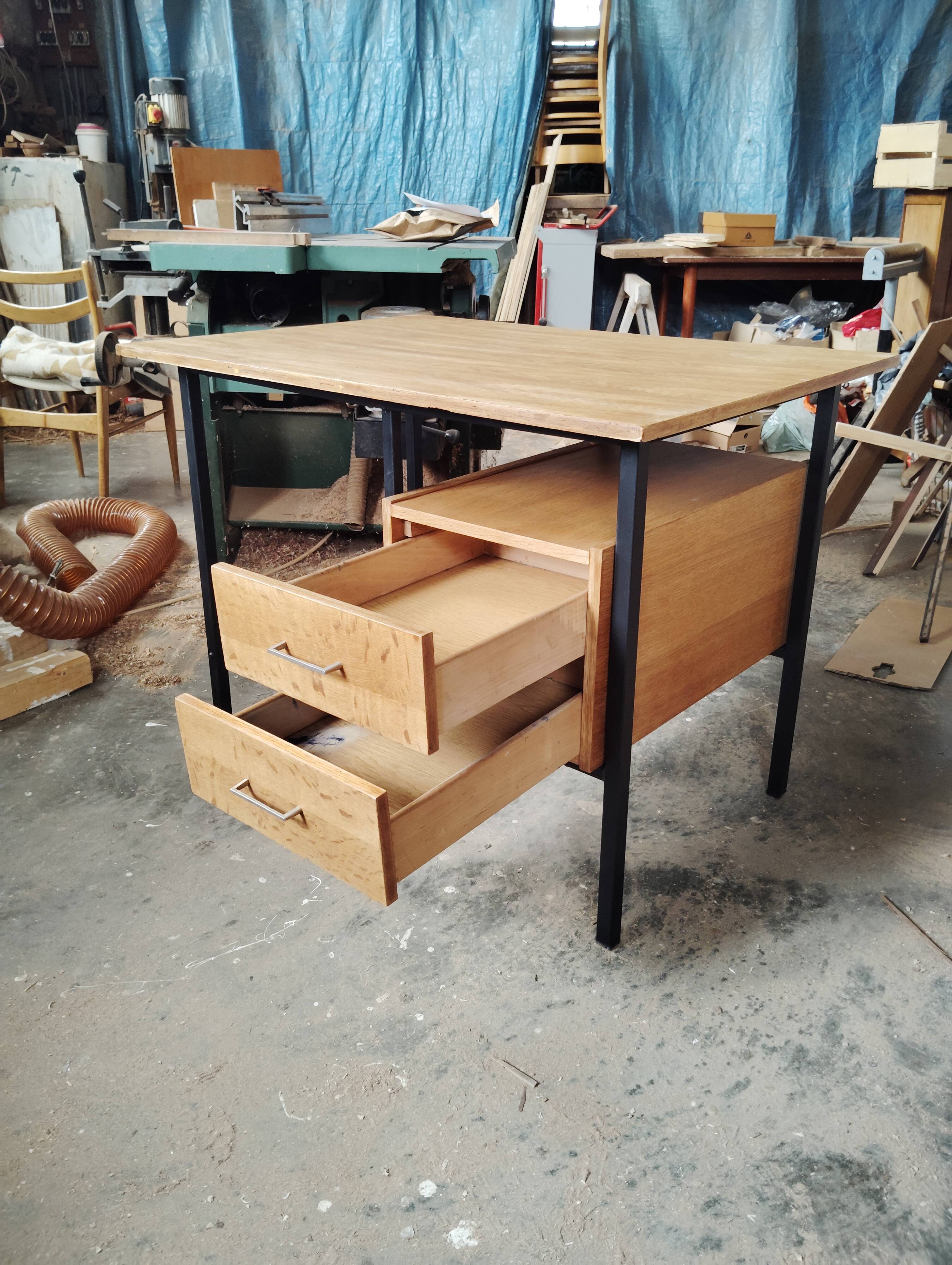 Bureau moderniste ou industriel