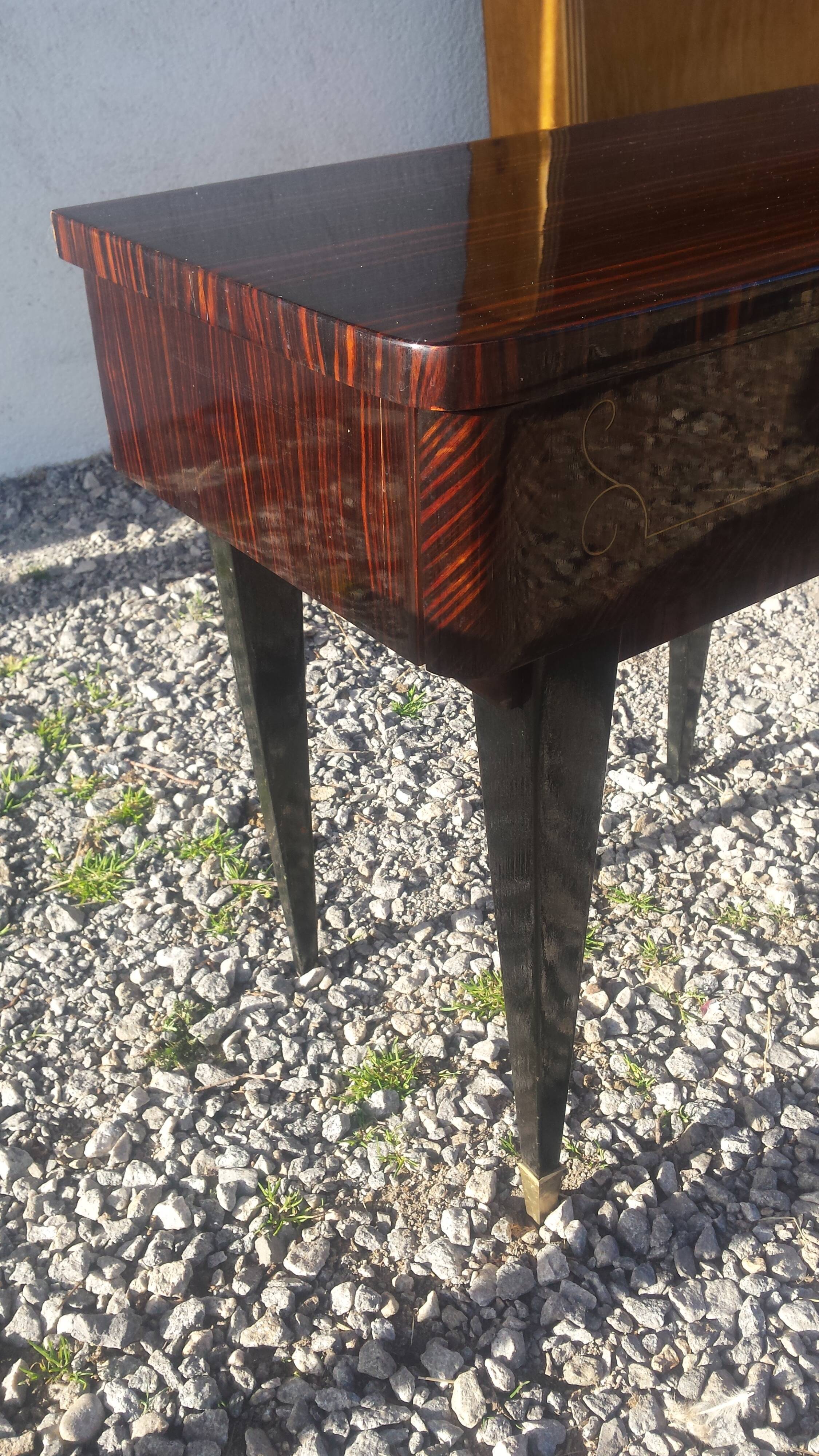 Lot of 2 bedside tables