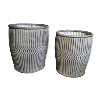 2 Dollytubs plant trays