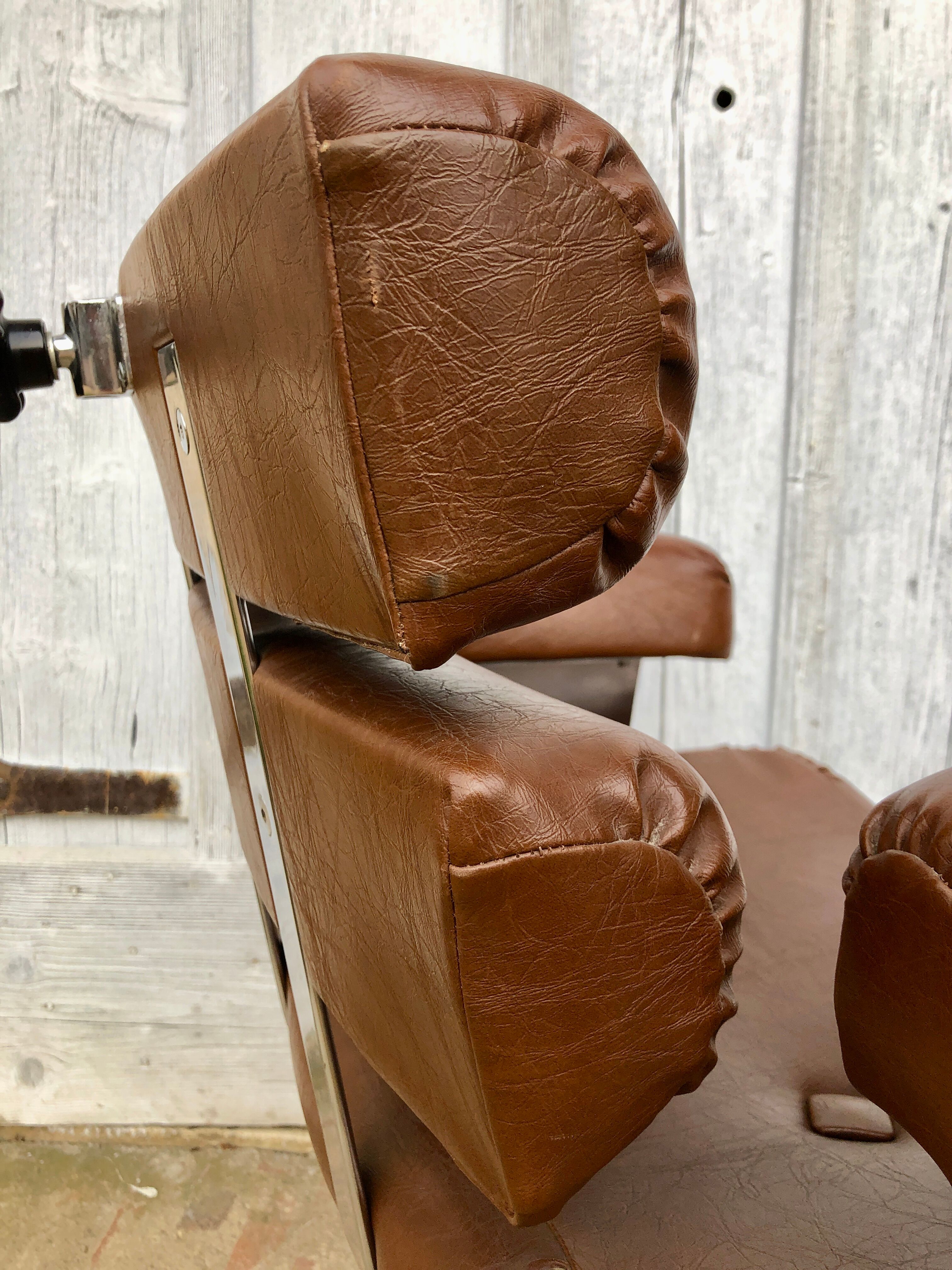 Fauteuil de coiffeur en chrome et skaï marron