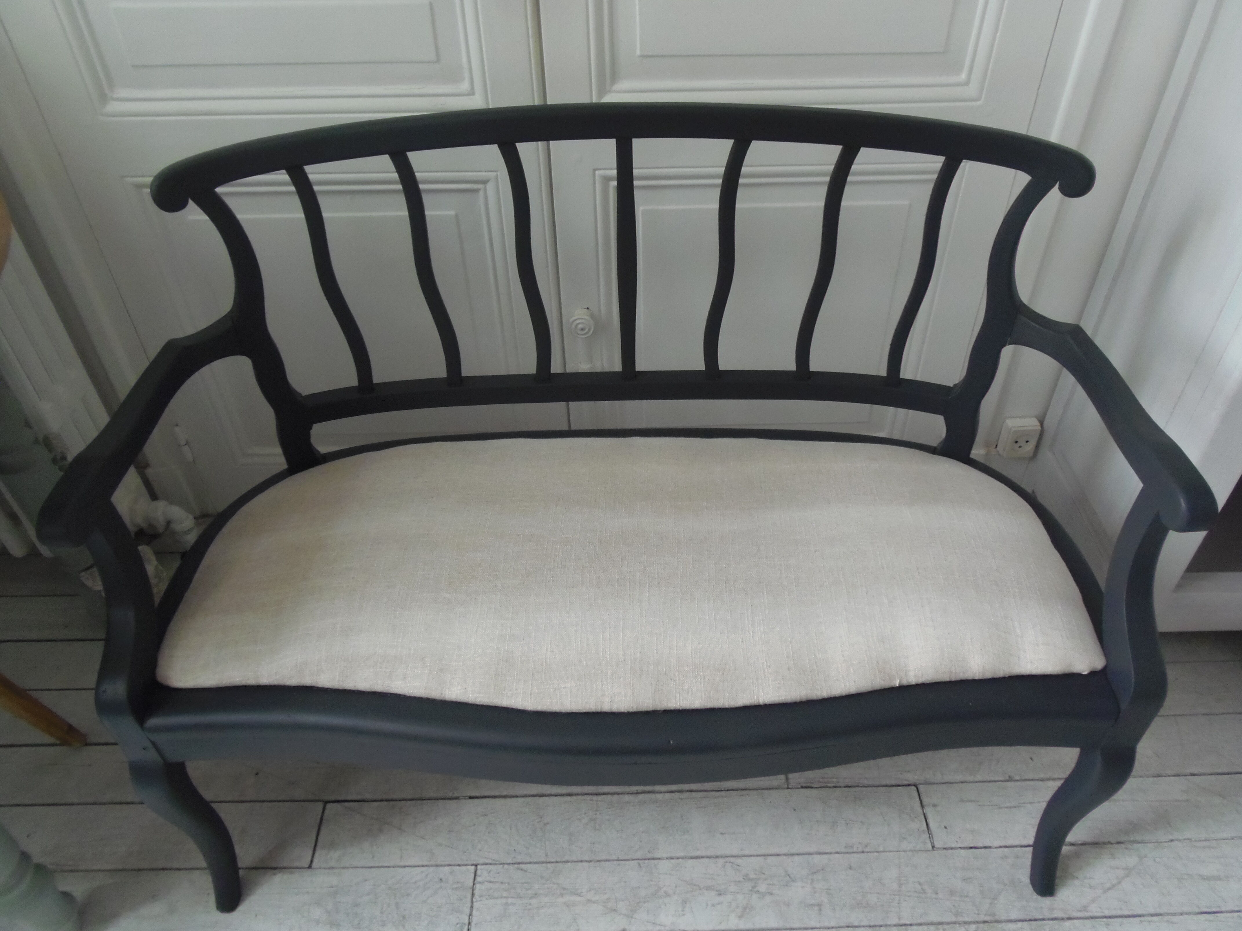 Old bench slate gray waxed finish, seat composed of a cake