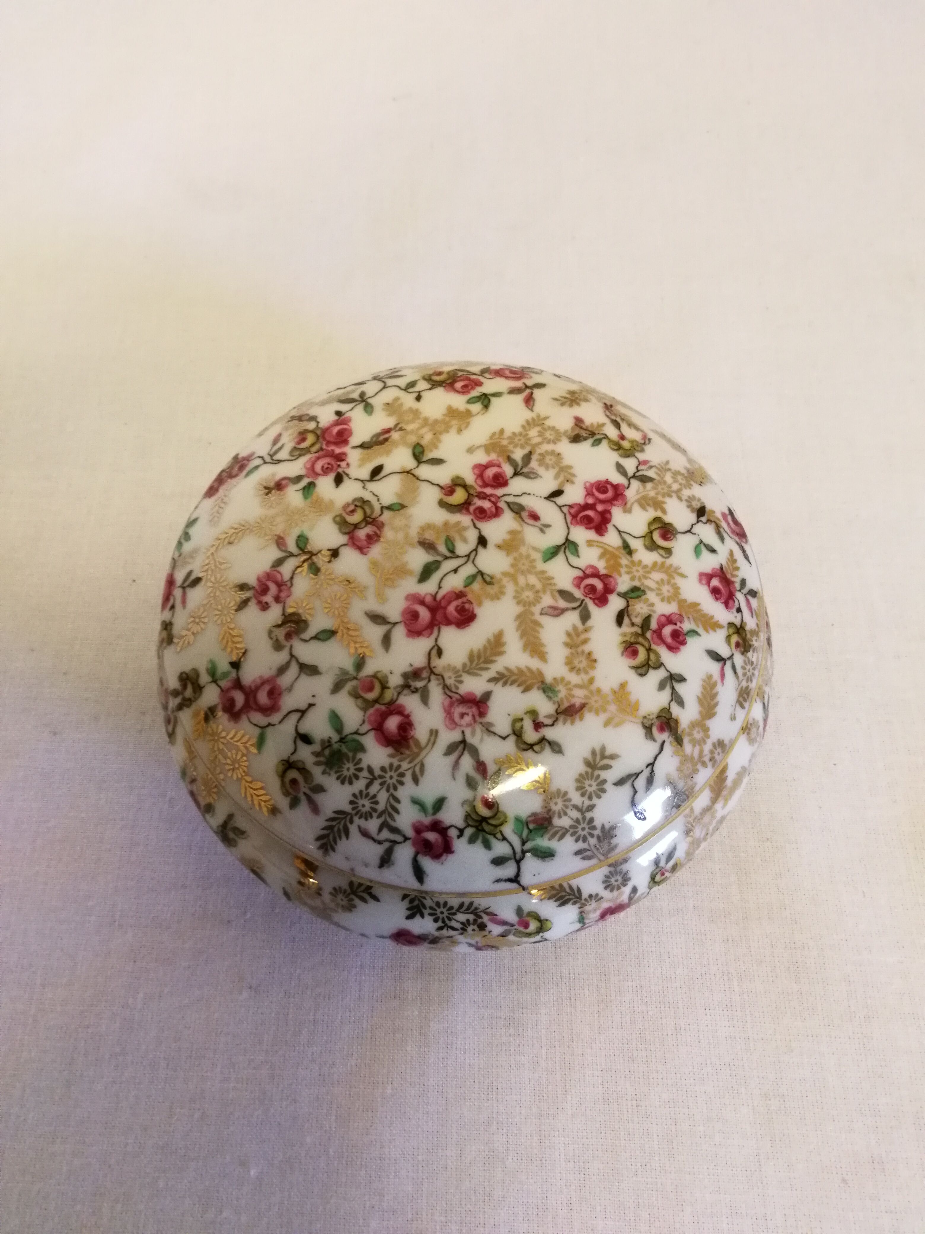 Porcelain bonbonnière F. Mr Limoges