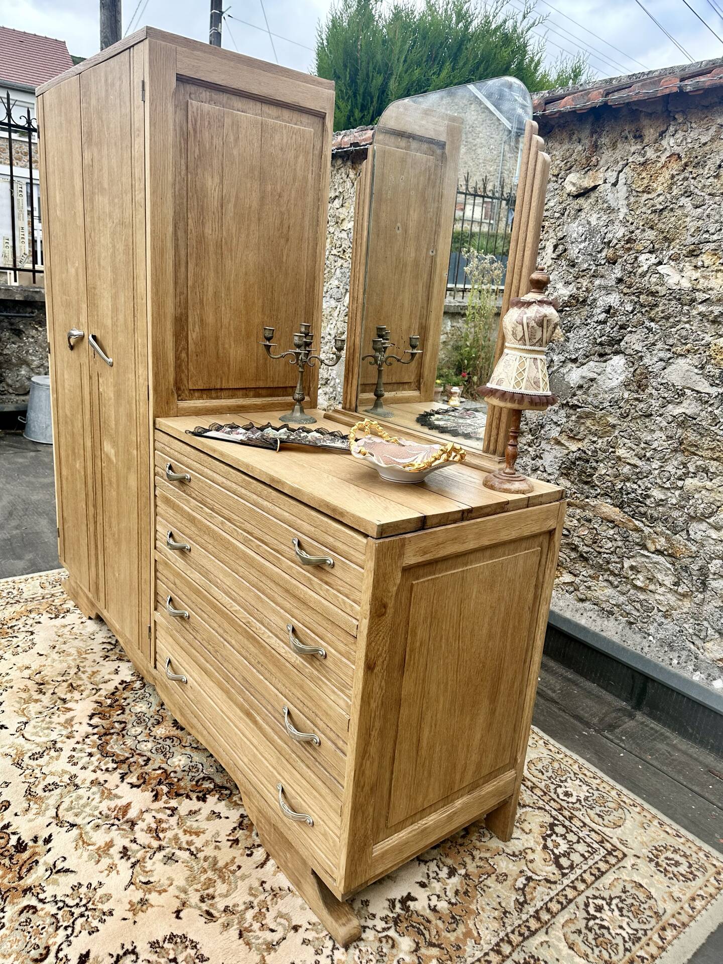 Wardrobe chest