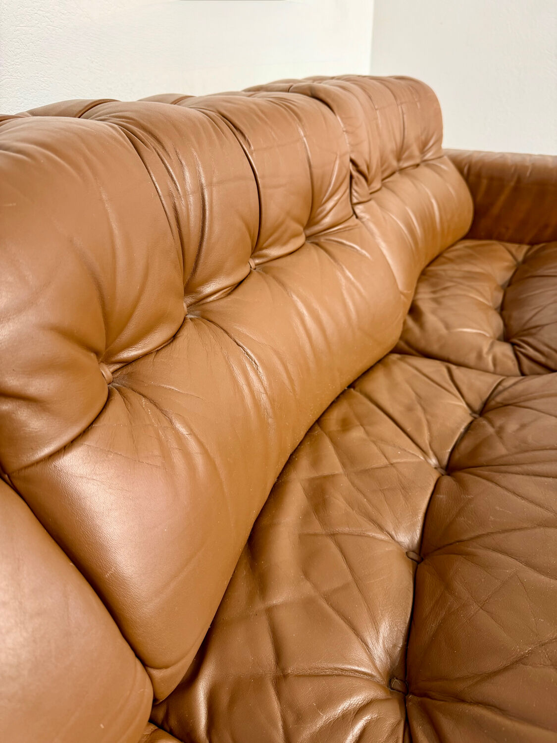 Vintage 1970s De Sede DS-40 camel leather 3-seater sofa.