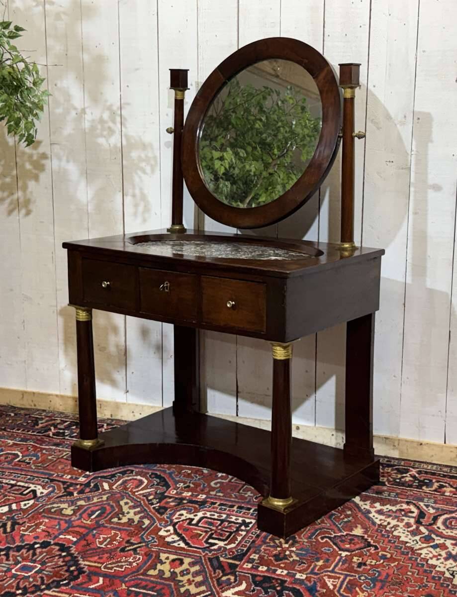 Empire hairdresser from the 19th century in mahogany with a marble top.