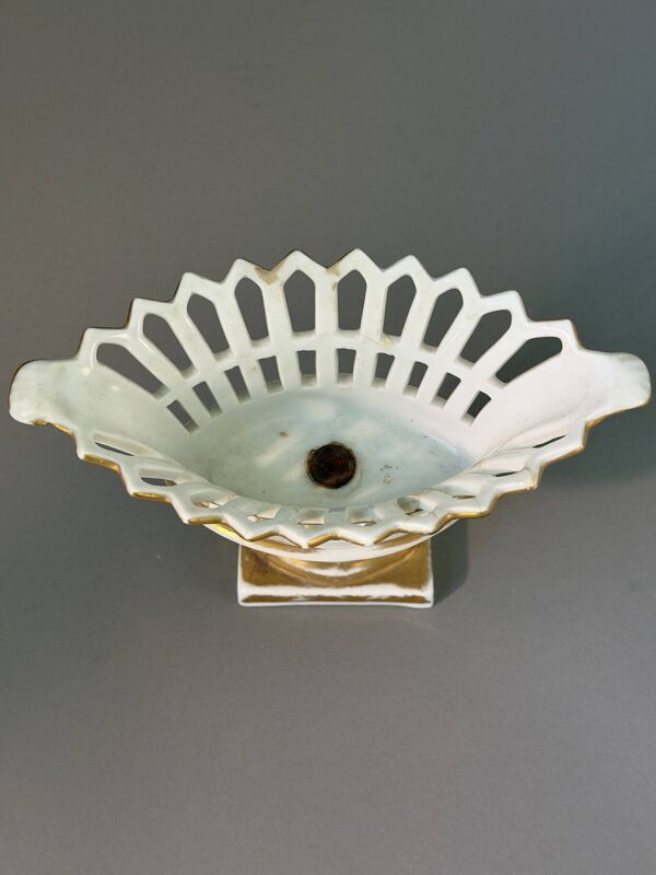 Panier Empire en porcelaine dorée – France, XIXᵉ siècle