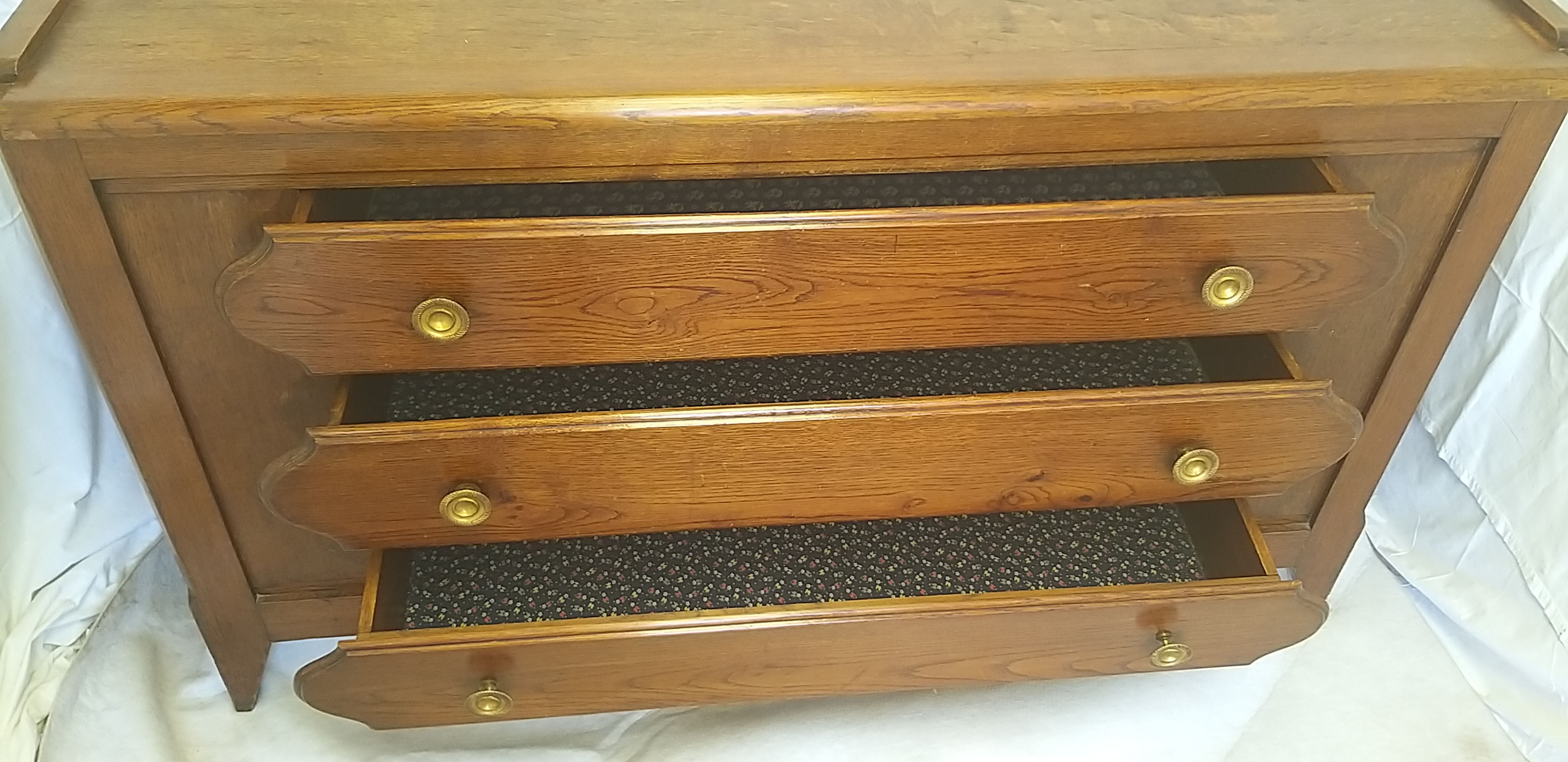 Commode 2 portes 3 tiroirs  en chêne
