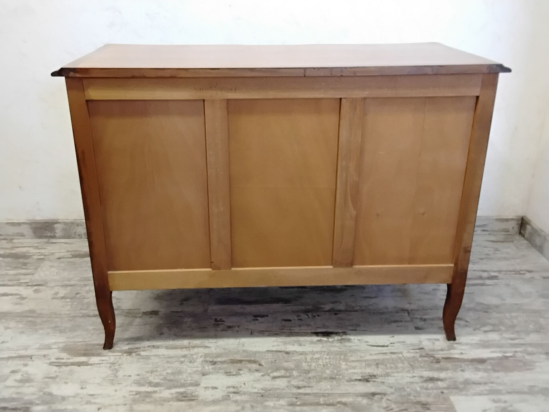 Commode de style Louis XV en bois 