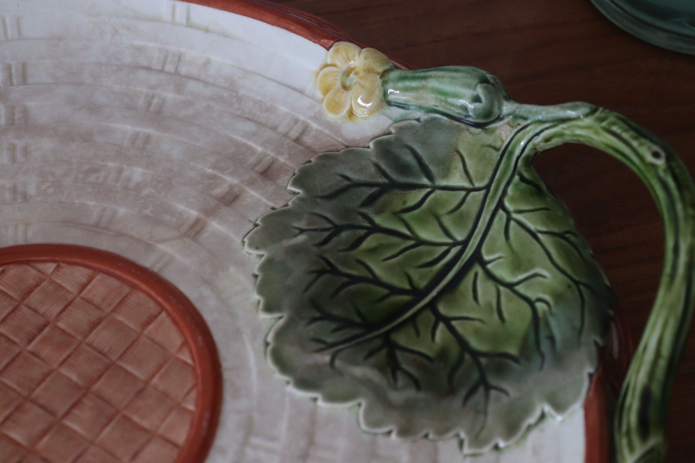 Majorca slip pie serving dish