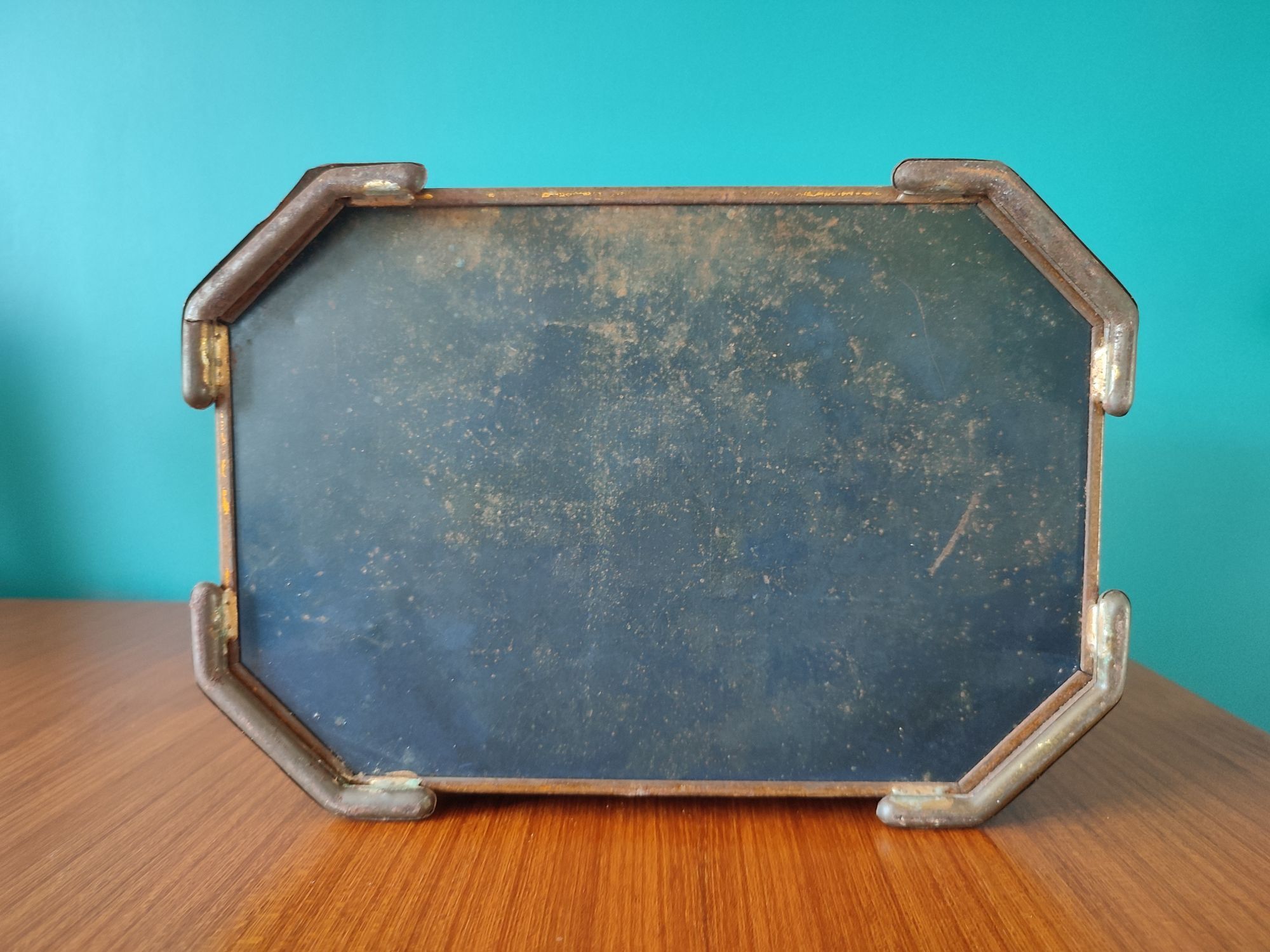 Ancient jewelry box in lithographed sheet metal Cléopâtre Egypt