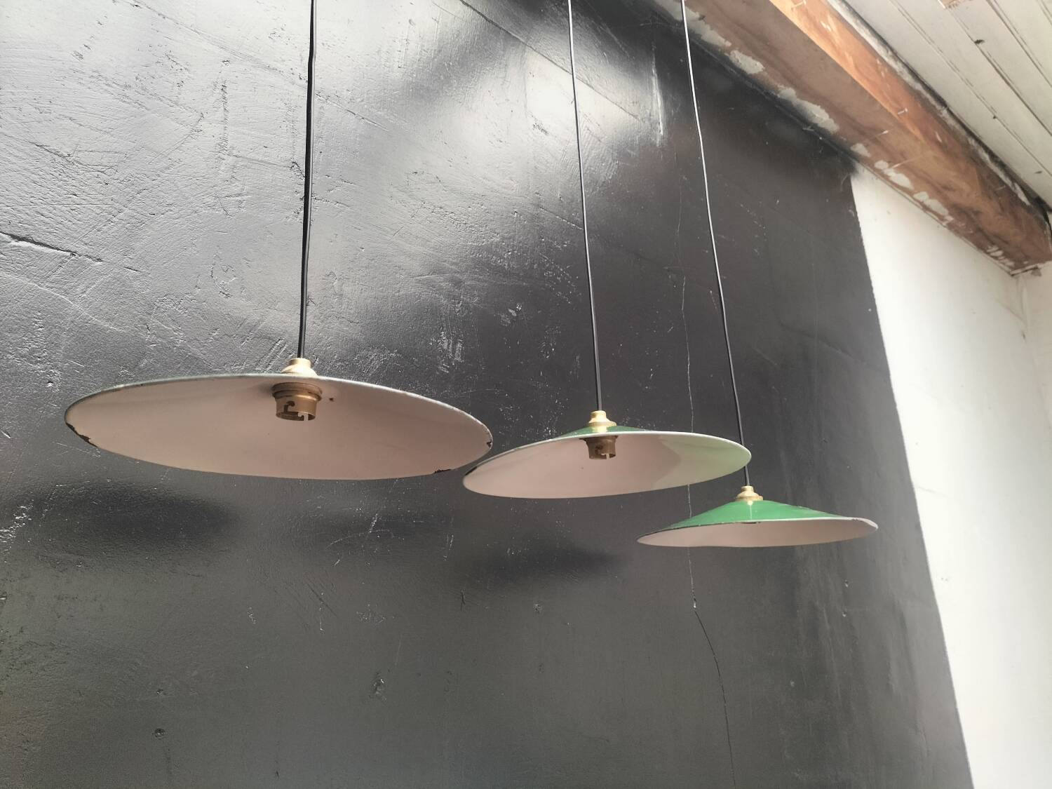 Enamelled sheet metal suspensions