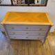 Commode en bois peint