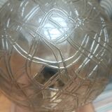 Applique avec globe en verre moulé ambré