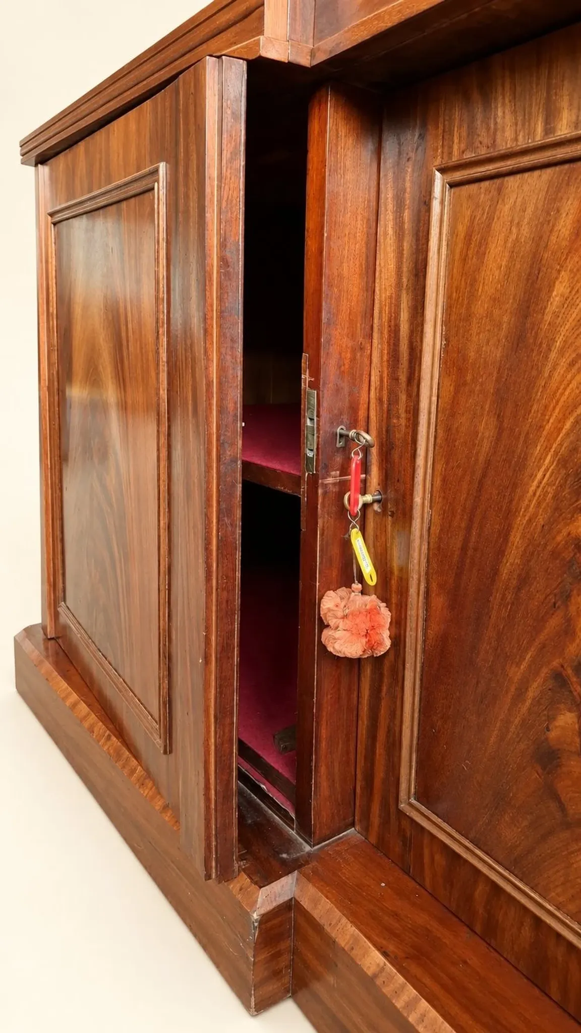 Large buffet in flame mahogany, William IV / Regency columns.