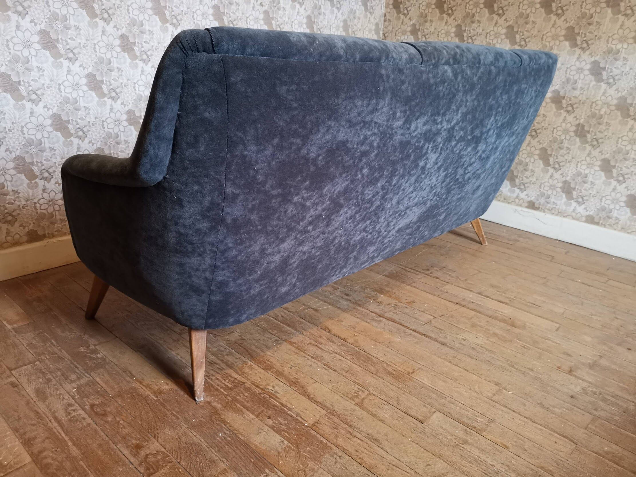 Armchairs and sofa 50/60