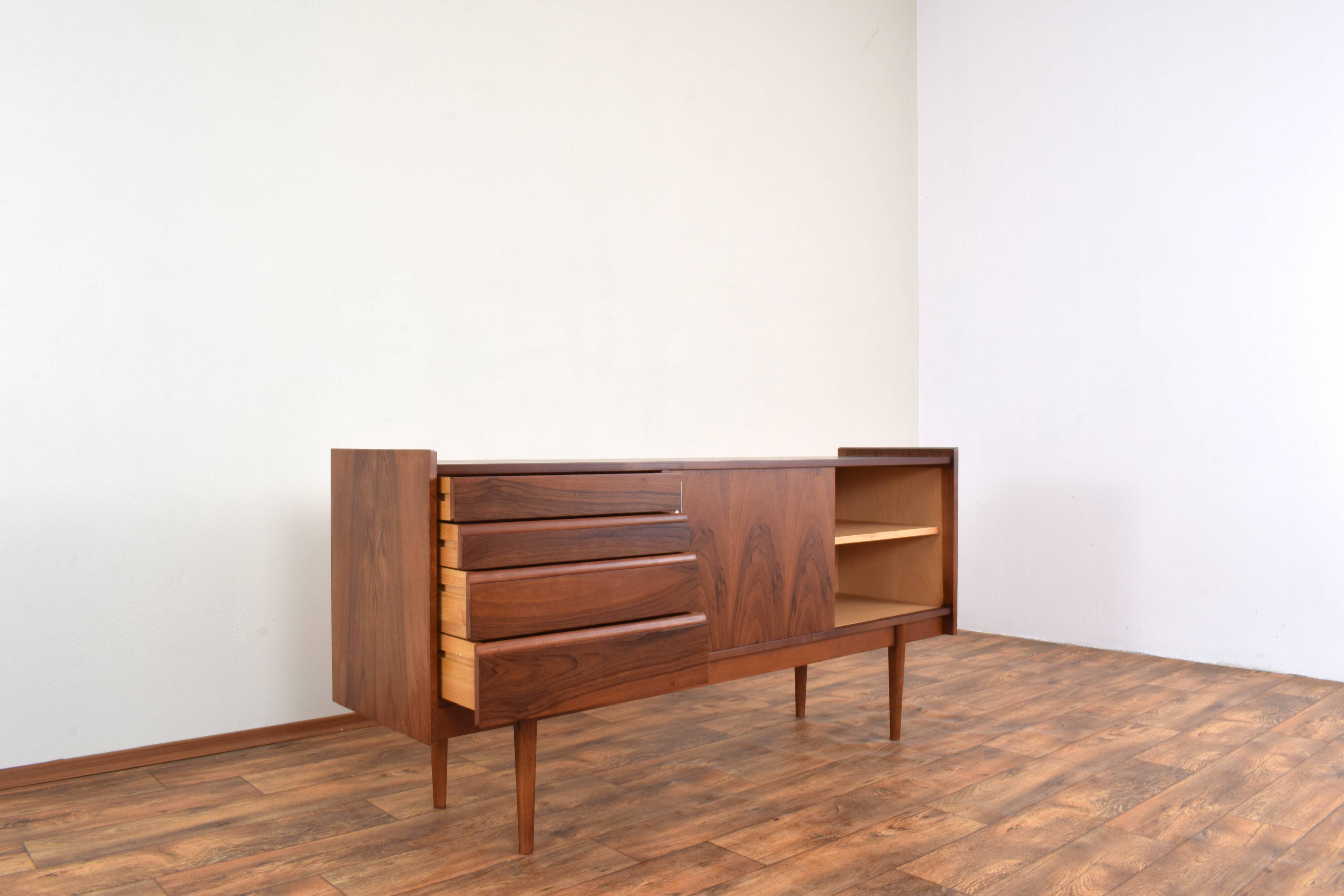 Enfilade Mid-Century en Noyer de Bytomskie Fabryki Mebli, Pologne, 1960s