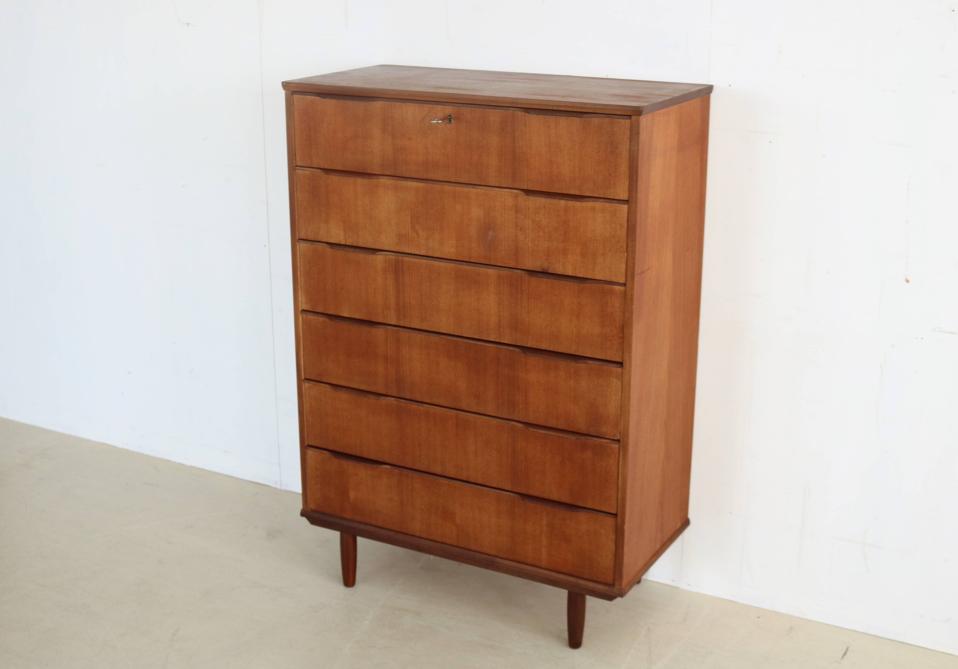 Commode vintage