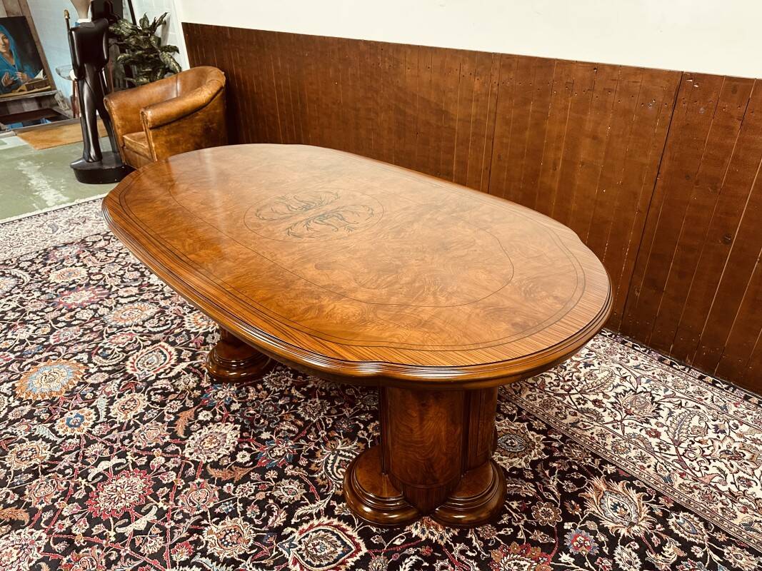 Table à manger antique en bois de loupe italienne
