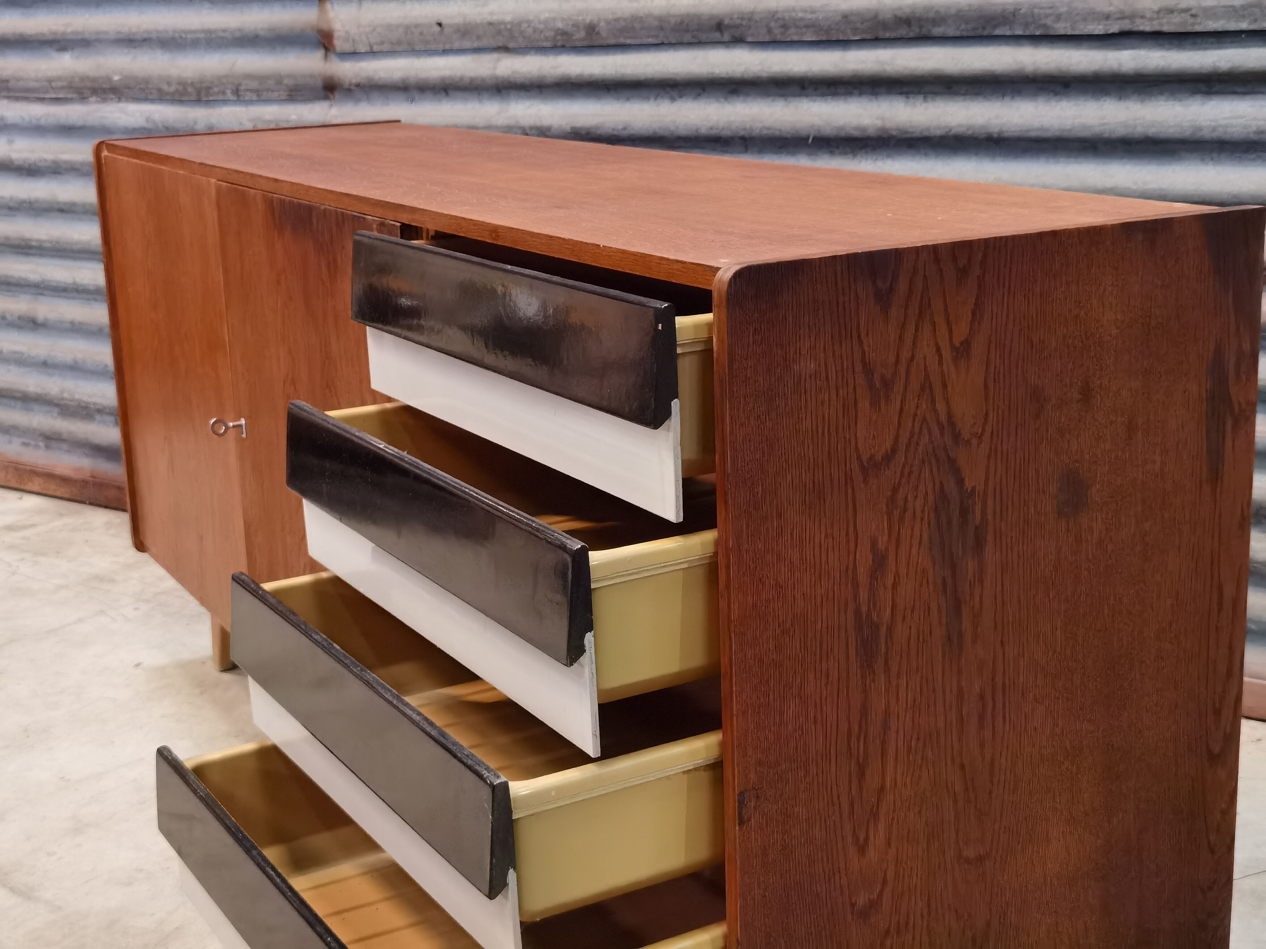Enfilade U-460 de Jiri Jiroutek par Interier Praha