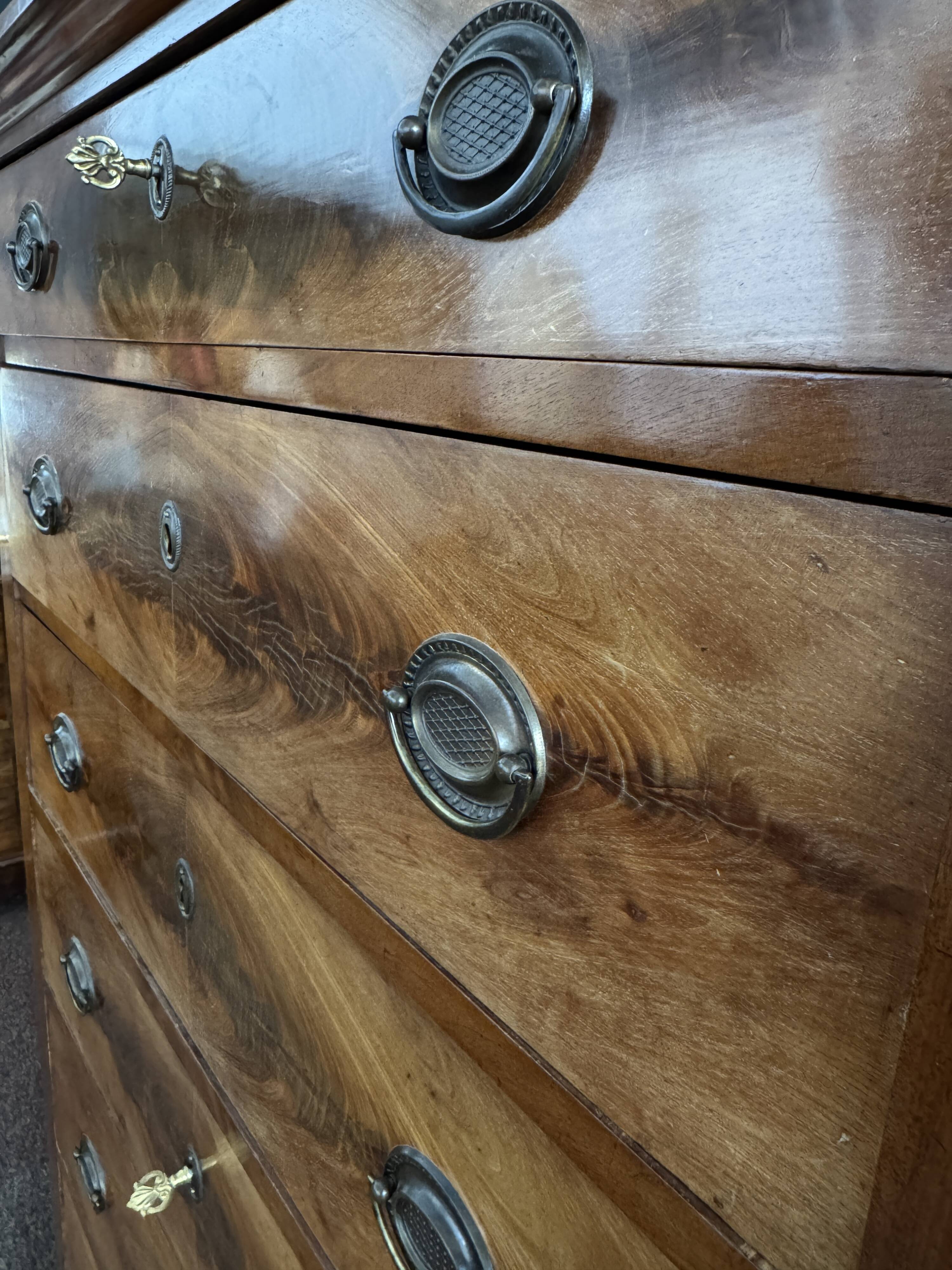 Chiffonnier en Placage de Noyer Style Restauration