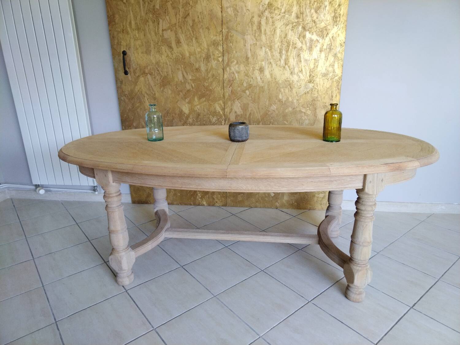 Extendable oval table in renovated solid oak