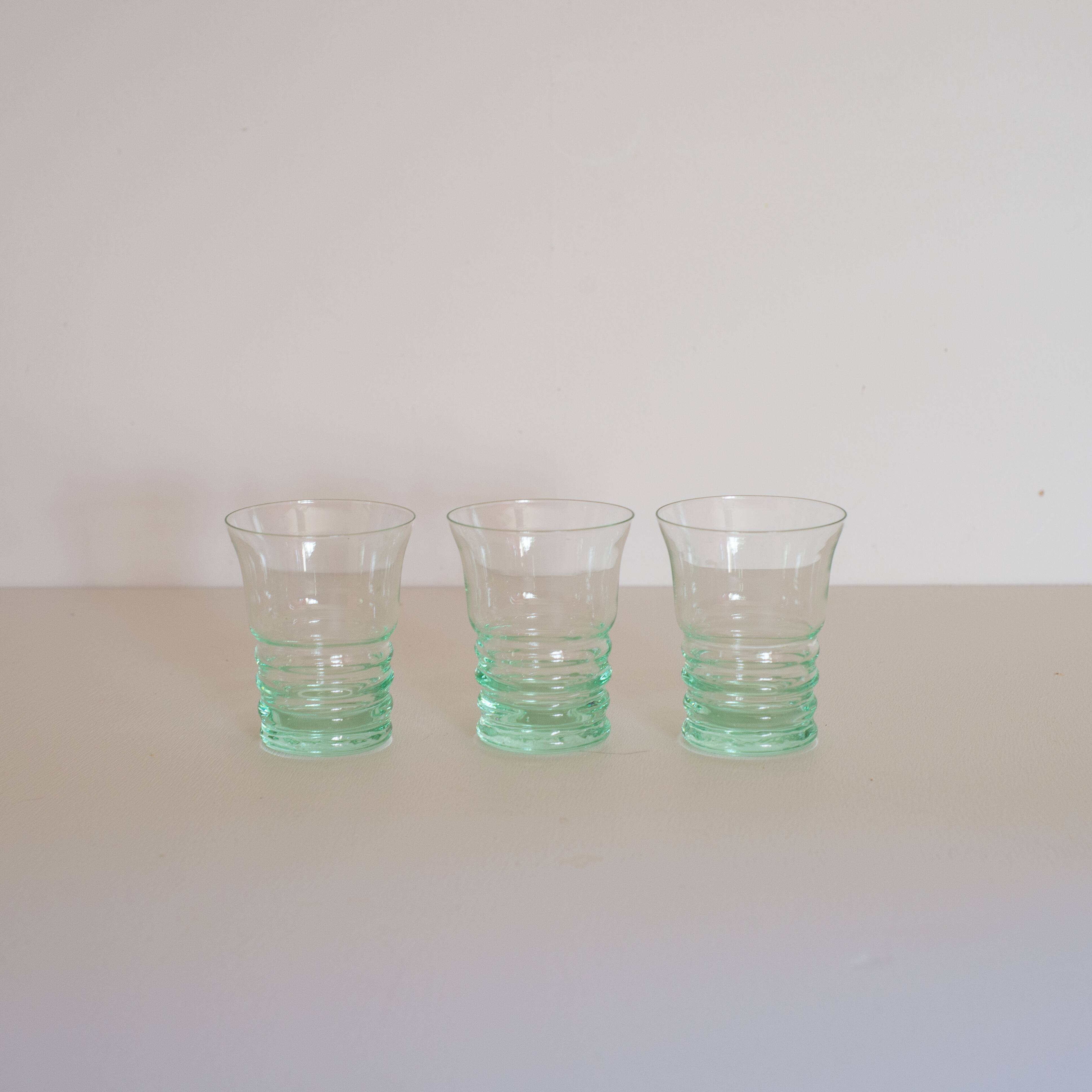 Set of 8 green glasses