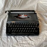 Old Brother 220 Deluxe mechanical typewriter - Made in Japan