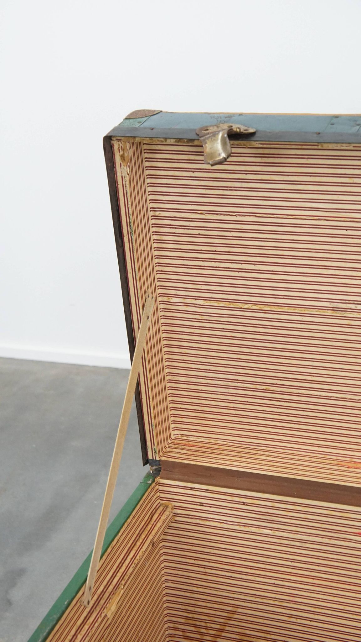Large Antique Travel Trunk / Coffee Table from the Early 1900s with Handles