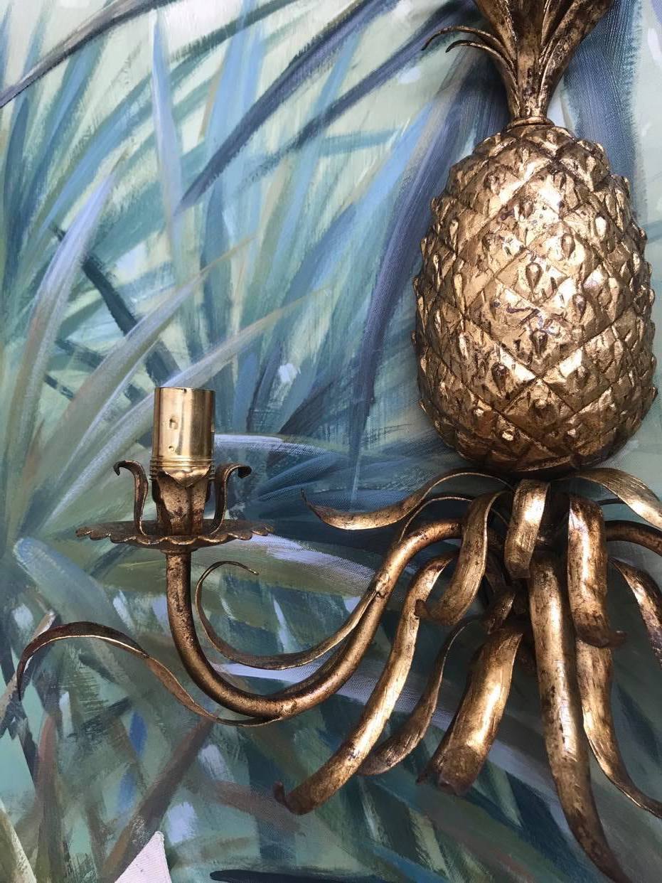 Pineapple wall light