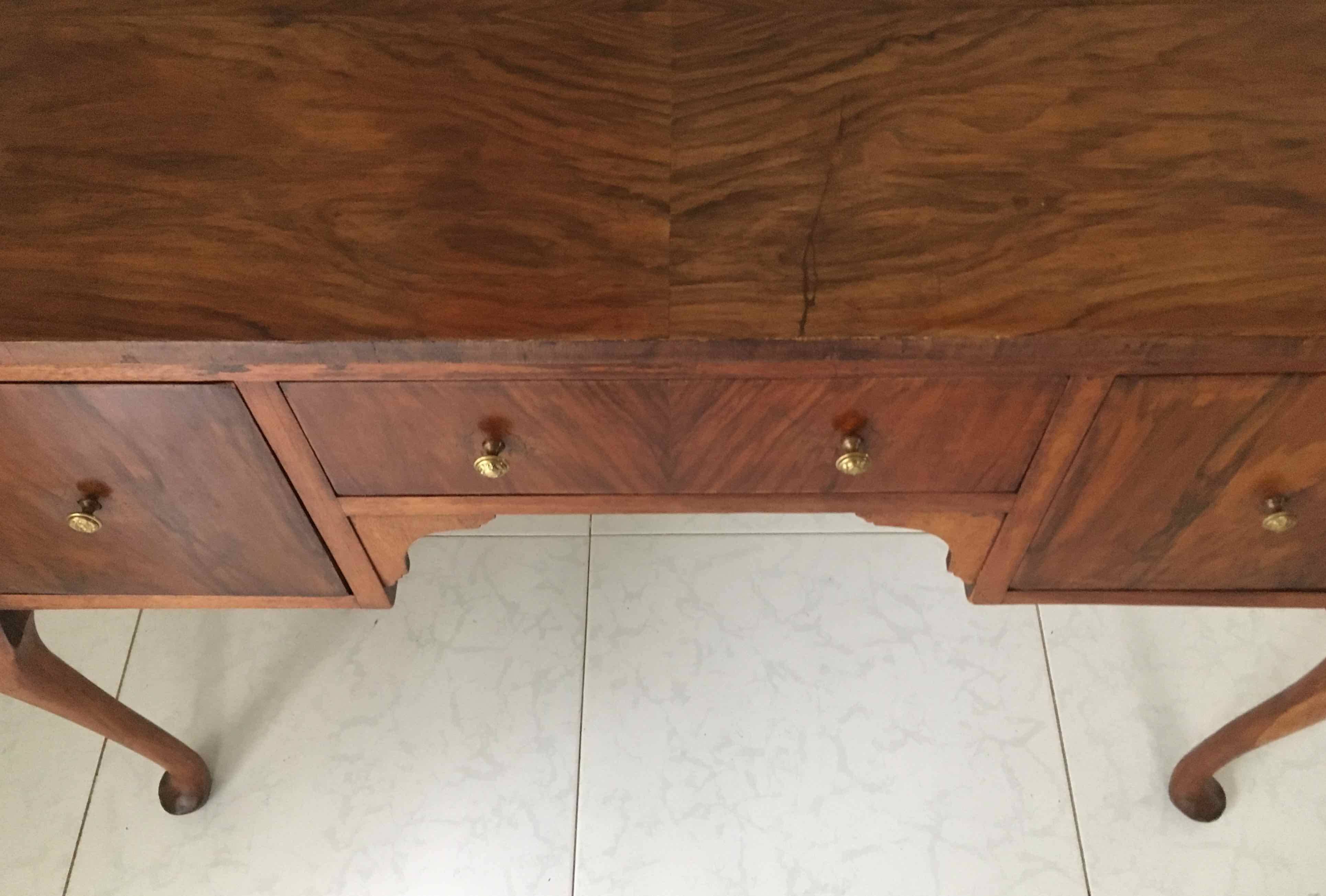 Bureau 1950 pieds galbés