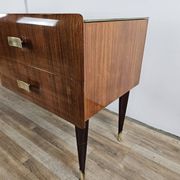 Mid-century drawer chest in mahogany, brass and glass.