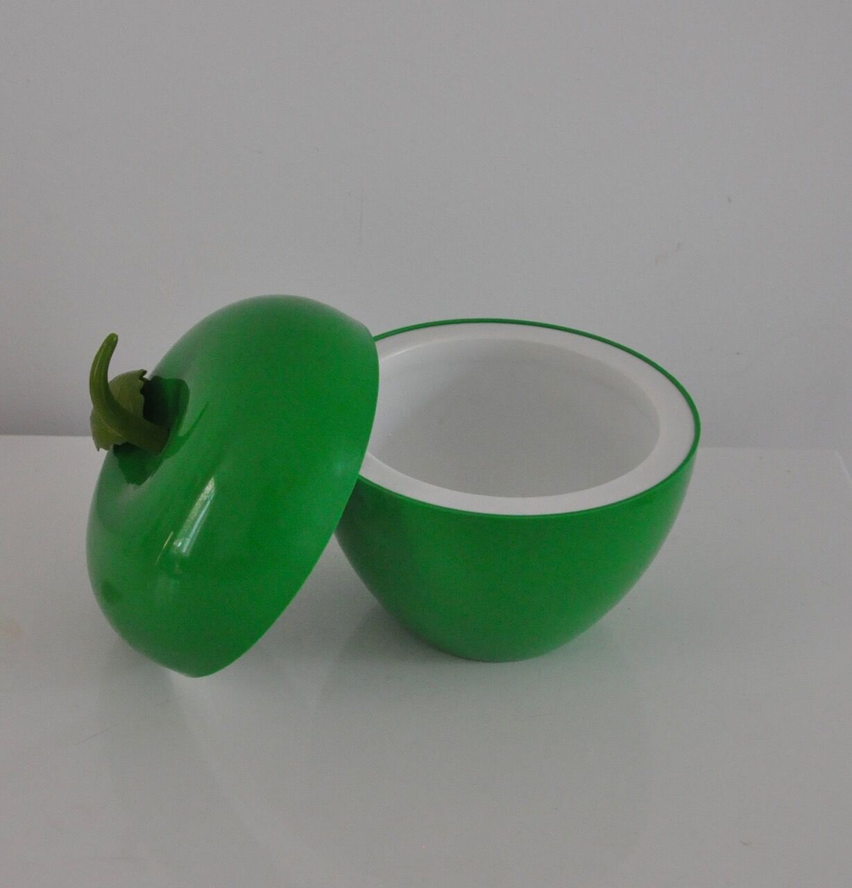 Green apple ice bucket