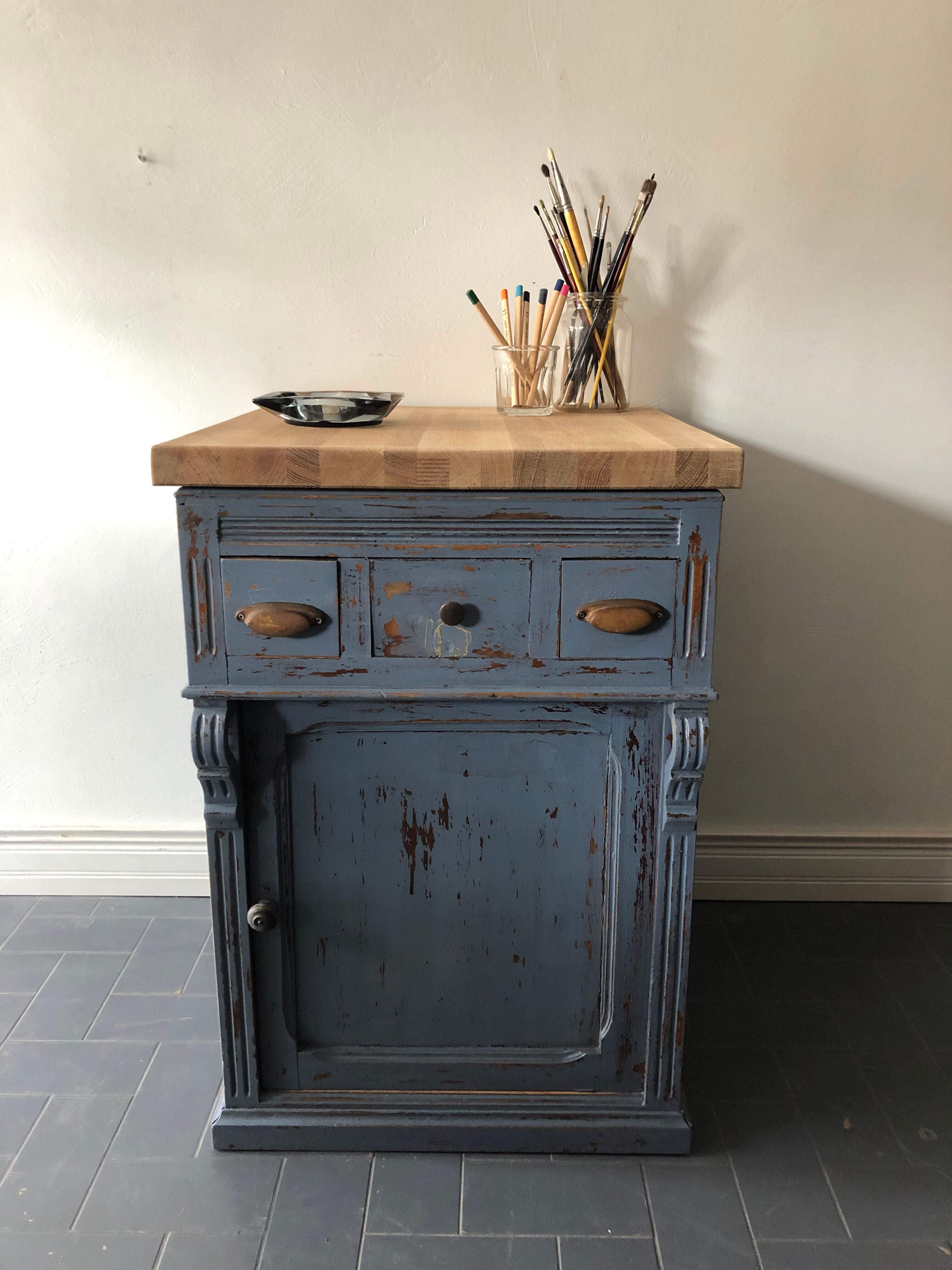 Comptoir de caisse meuble de métier ancien.