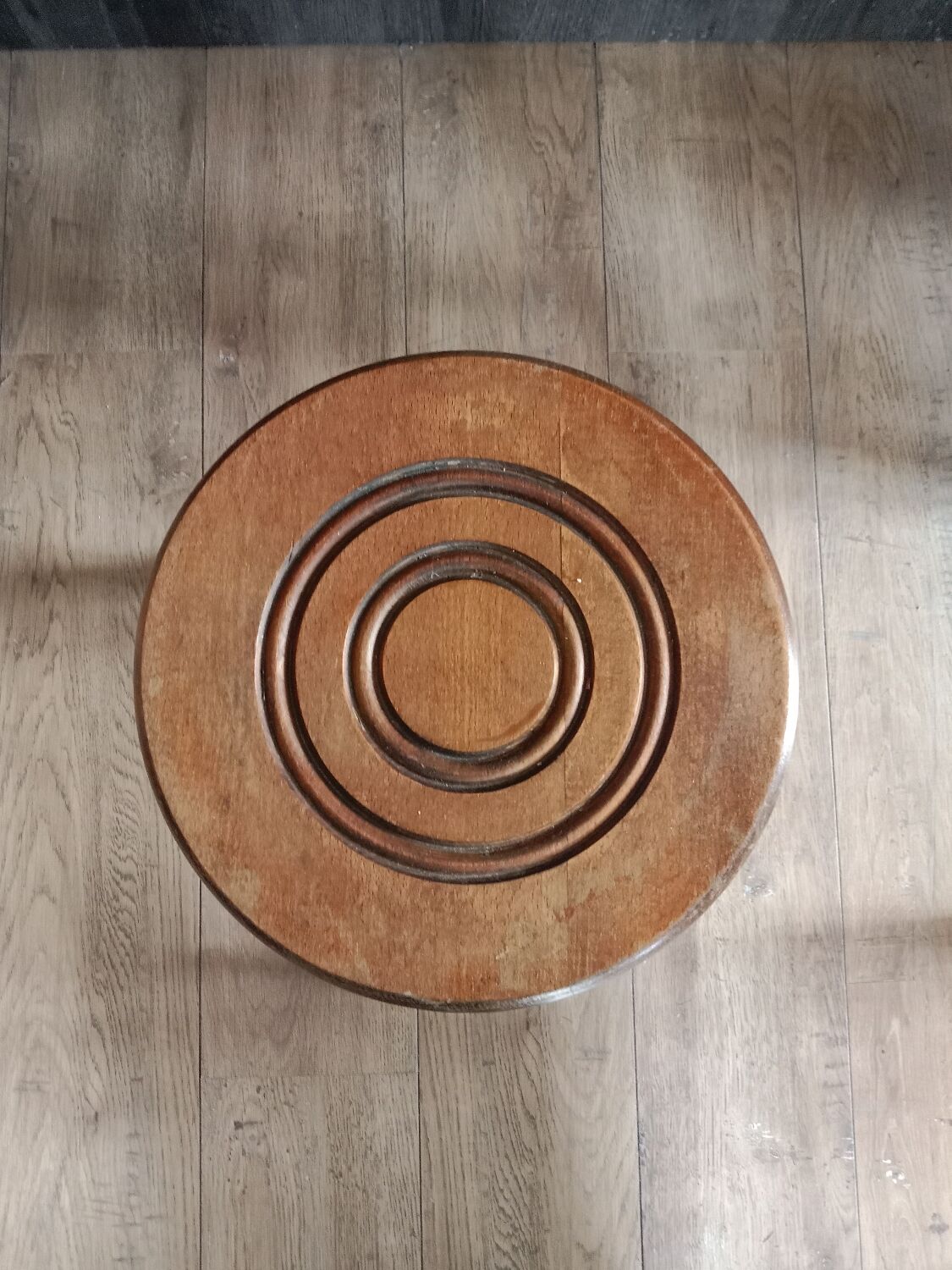 Pearl wood tripod stool