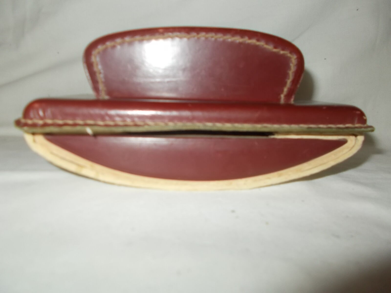 Piqué leather tampon pad