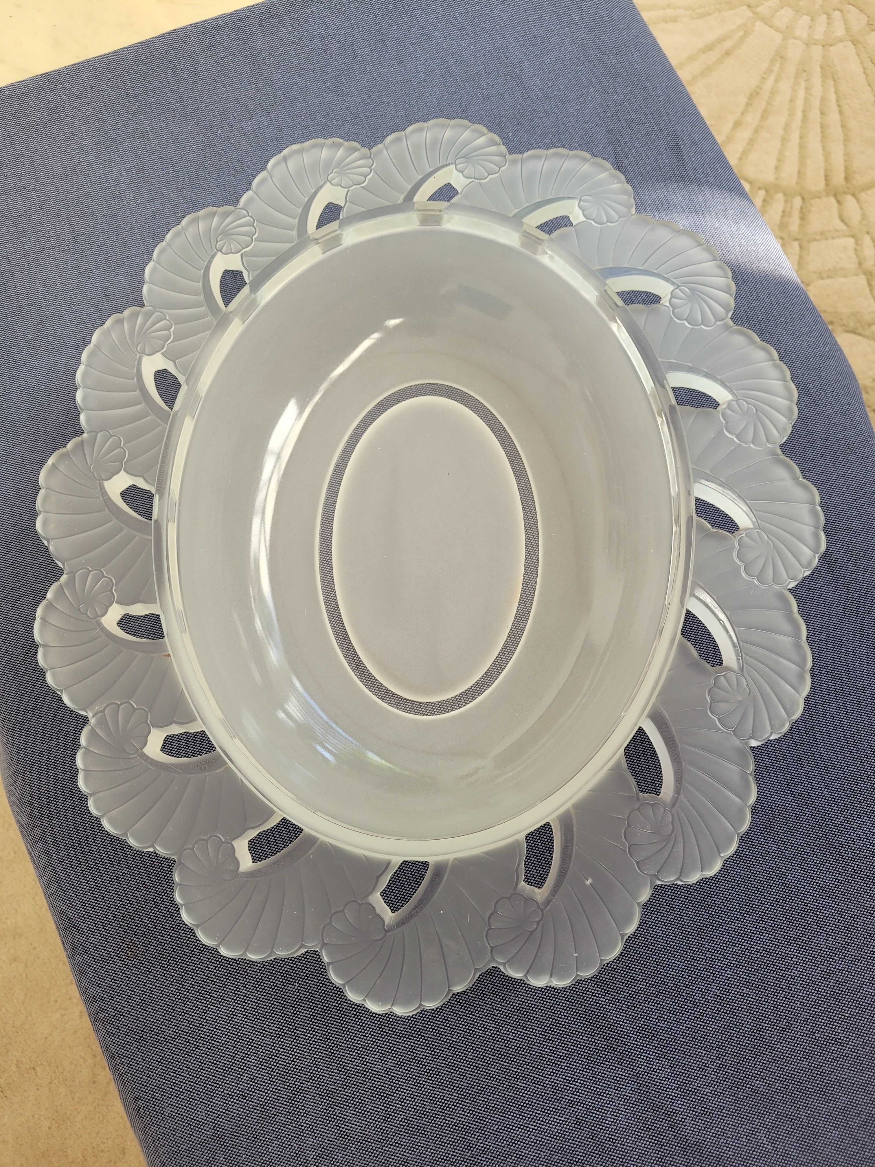 Important cut or mid-table signed Verlys, art deco