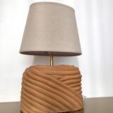 Oval table lamp in handcrafted ceramic with draped effect.