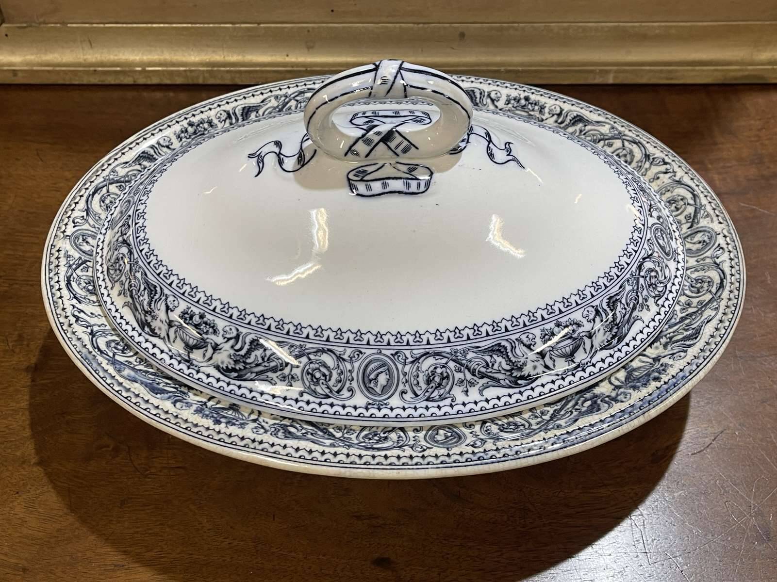 Minton English porcelain vegetable dish, Florentine pattern