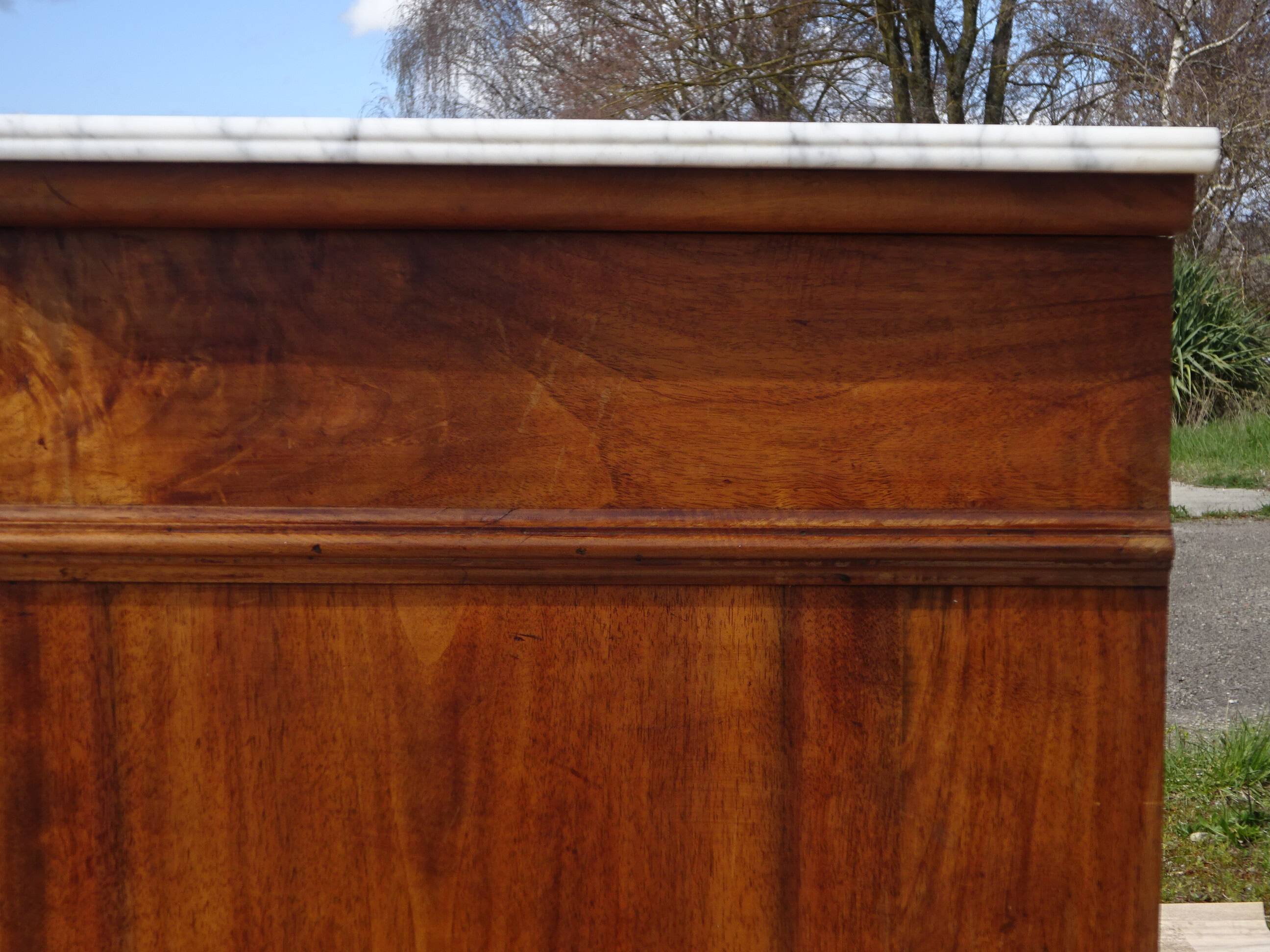 Ancienne commode Louis Philippe en noyer marbre blanc