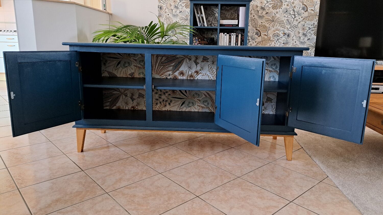 Buffet with red sweet sauce and blue garnish.