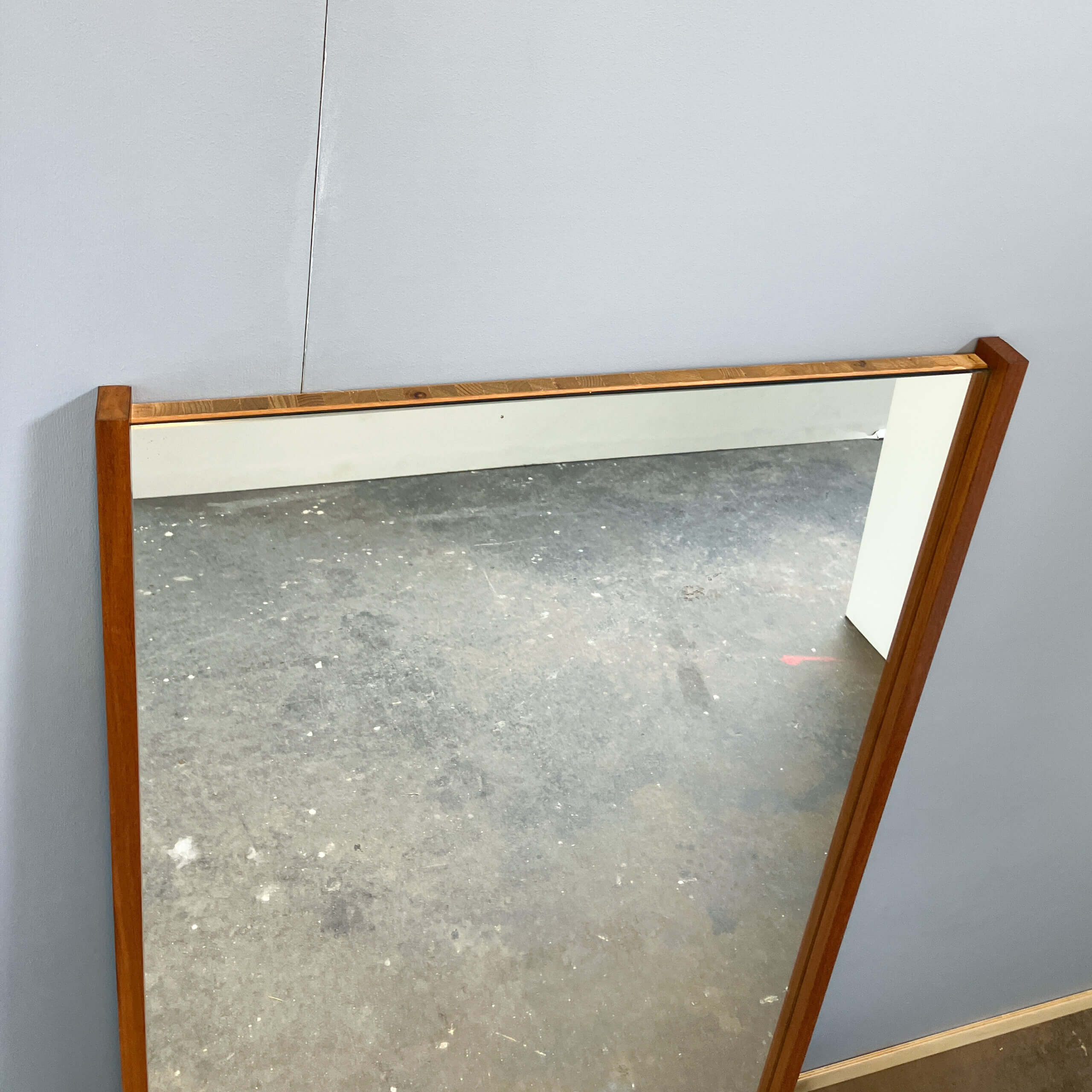 Miroir mural avec cadre en teck, années 1960